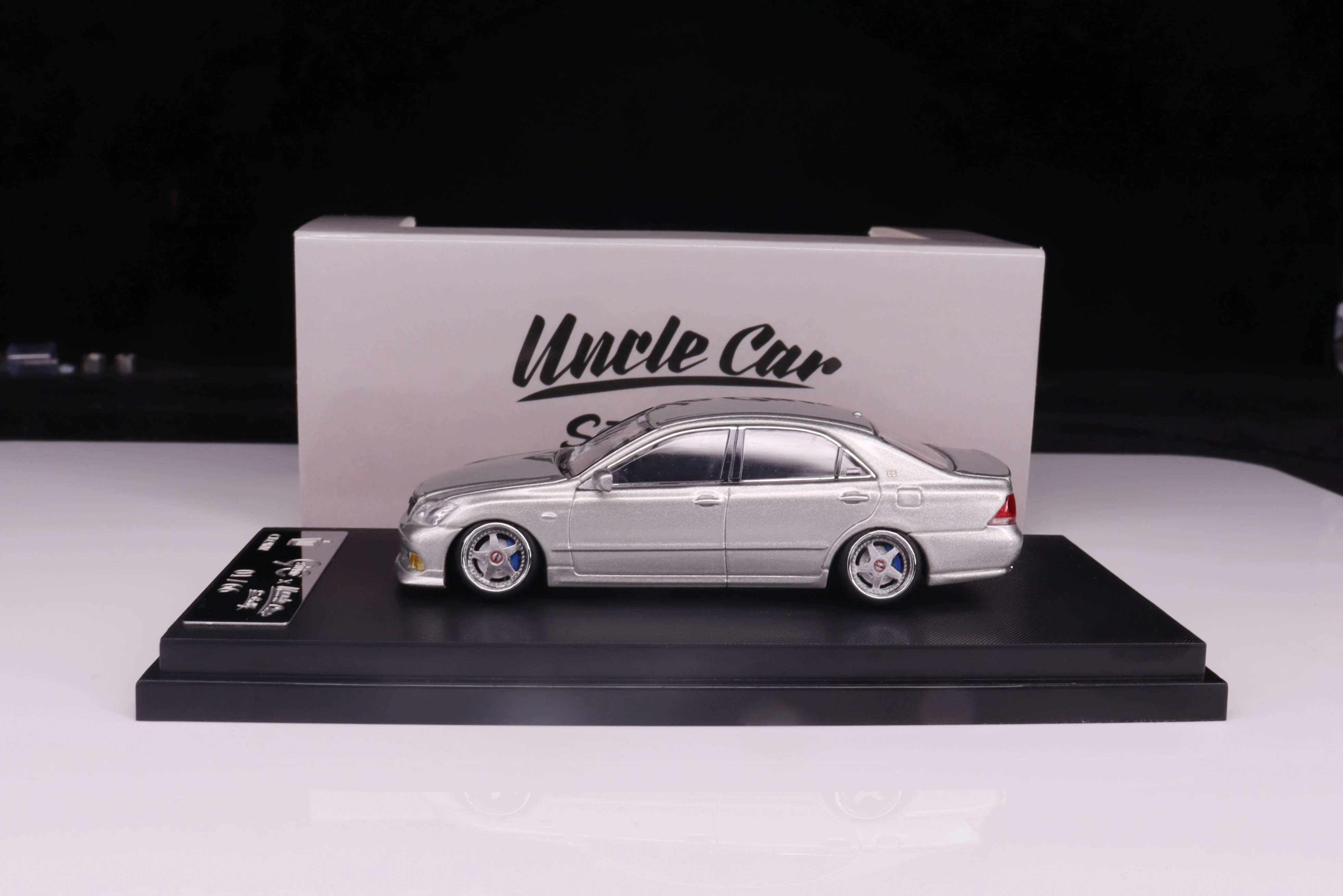 Uncle Car 1:64 TOYOTA CROWN GRS184 VIP Customized SILVER Diecast Model Car LIMITED 66PCS