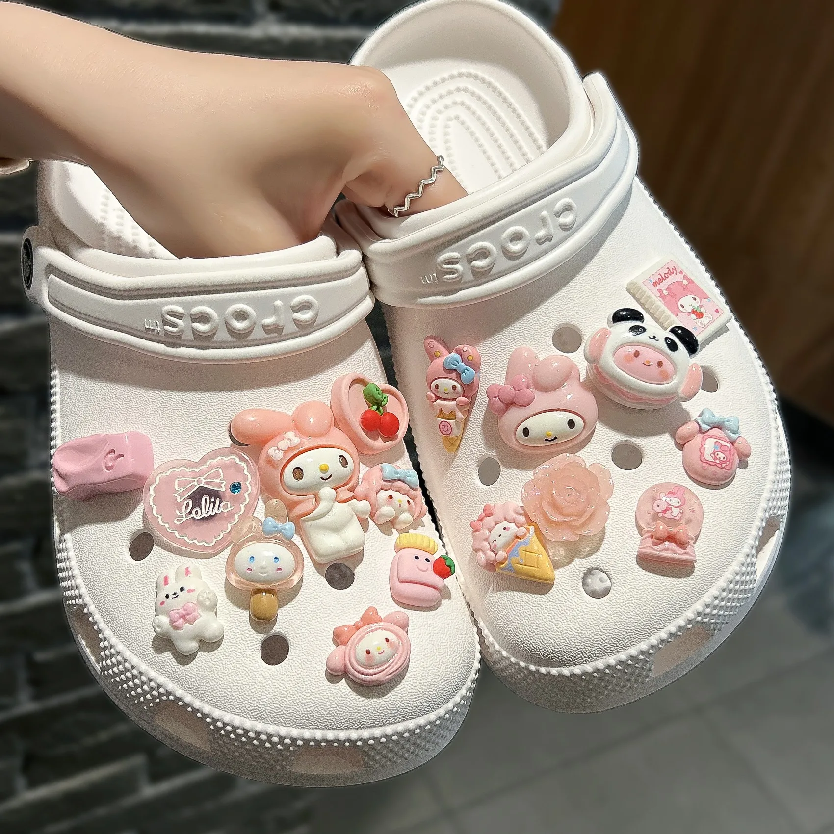 New Sanrio Kuromi Kawaii Shoes Accessories Cartoon Peripheral Cinnamoroll Melody Pompompurin Crocs Charm Buckle Charms Kids Gift