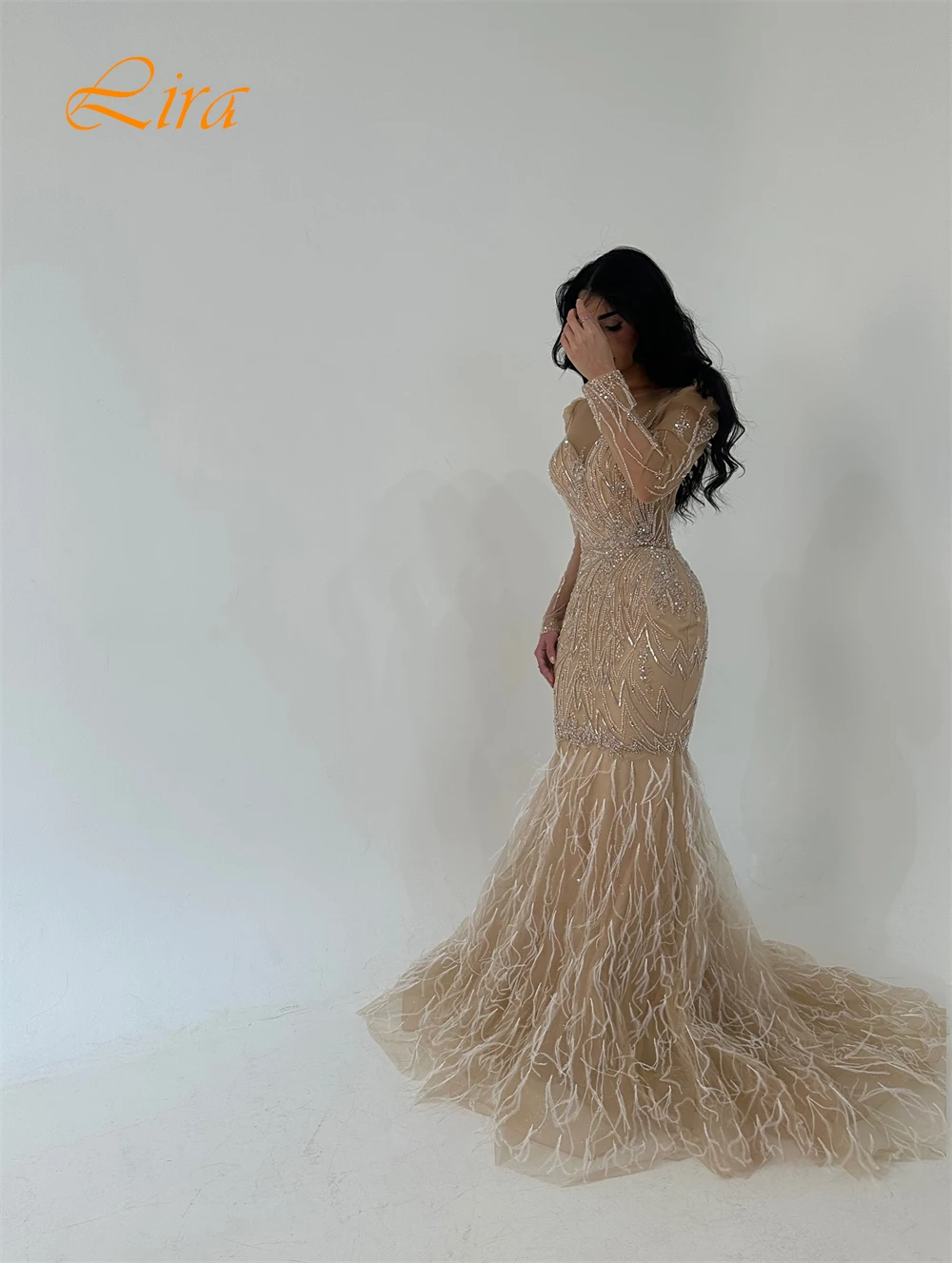 Vestido de noche elegante personalizado con cuello redondo y exquisitos vestidos de cóctel con cola de corte y exquisito vestido de novia de organza