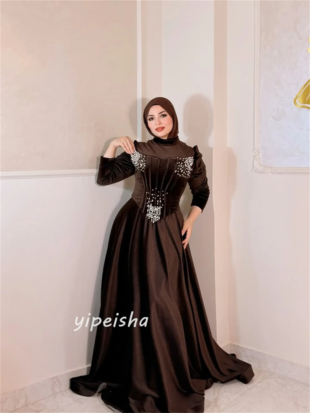 تخصيص الطراز الحديث الأزياء حجر الراين Ruched ألف خط عالية الياقة فساتين طويلة فساتين السهرة الأحجام المتاحة مطابقة الرجعية