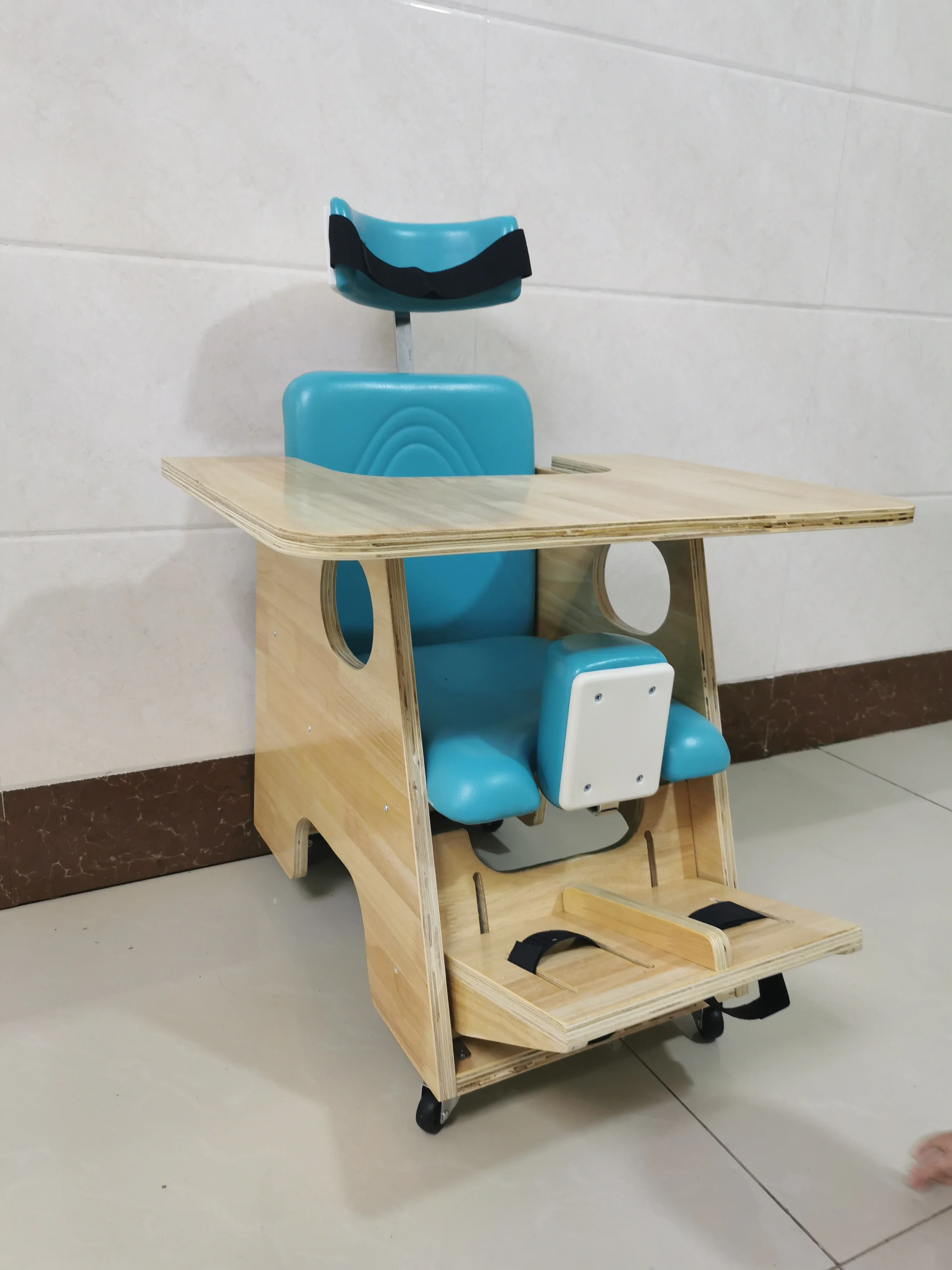 Special Chair for Preventing Cerebral Hemiplegia, Paralysis, and Disability in Children