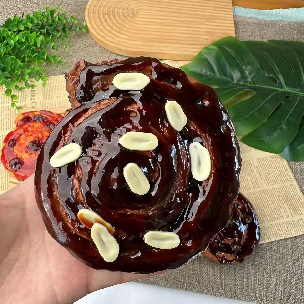Hyperrealistische gefälschte Zimtschnecke mit Marmeladenbrot – Bäckerei-Display aus PU-Material für Fotografie, DIY, Basteln, Fensterdekoration, Requisite – Detail 7