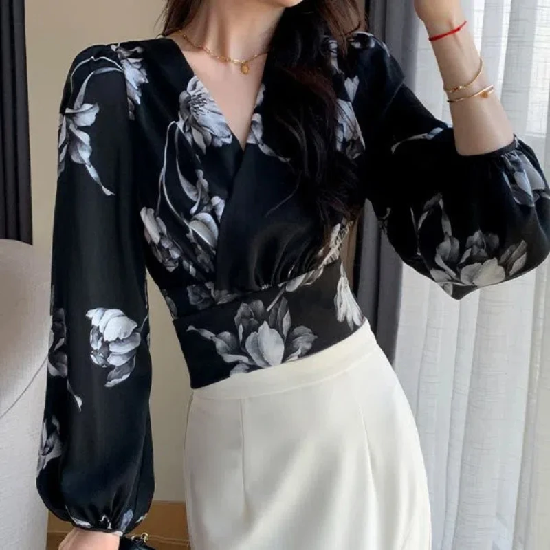 Temperament V Neck Printing Slim Shirt Tops Long Sleeve Pleated Elegant Short Blouse Fashion Vintage Women Clothing Spring New