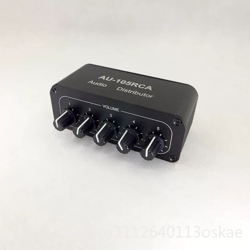 Two-channel audio RCA splitter, music audio one point, five inputs, five multiple outputs, power amplifier