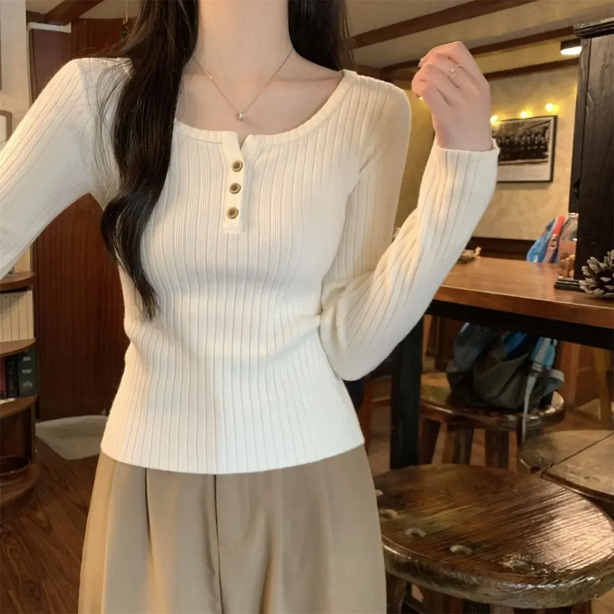 

Button Design Base Shirt Women's Fashion Casual Elegant Style Slim Fit Knitted Sweater Spring Autumn Square Collar Velvet