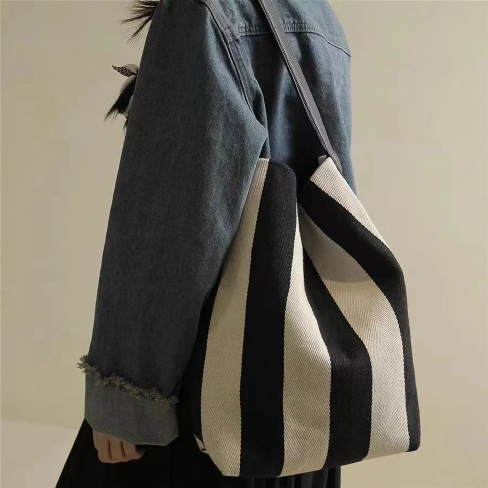 New Stripe Wide Shoulder Canvas Tote Bag Women\'s Large Capacity Casual Simple Commuting Single Shoulder Bucket Bag Versatil