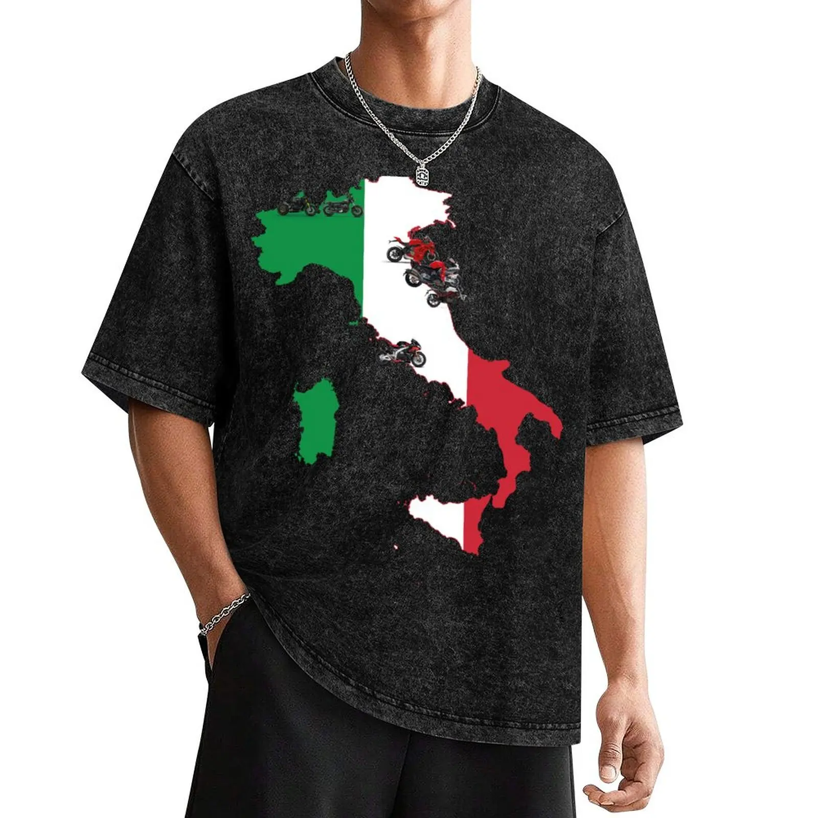 Italien-Motorradmarken auf der Karte von Italien. T-Shirt individuell gestaltete, schnell trocknende, günstige Herren-Trainingshemden