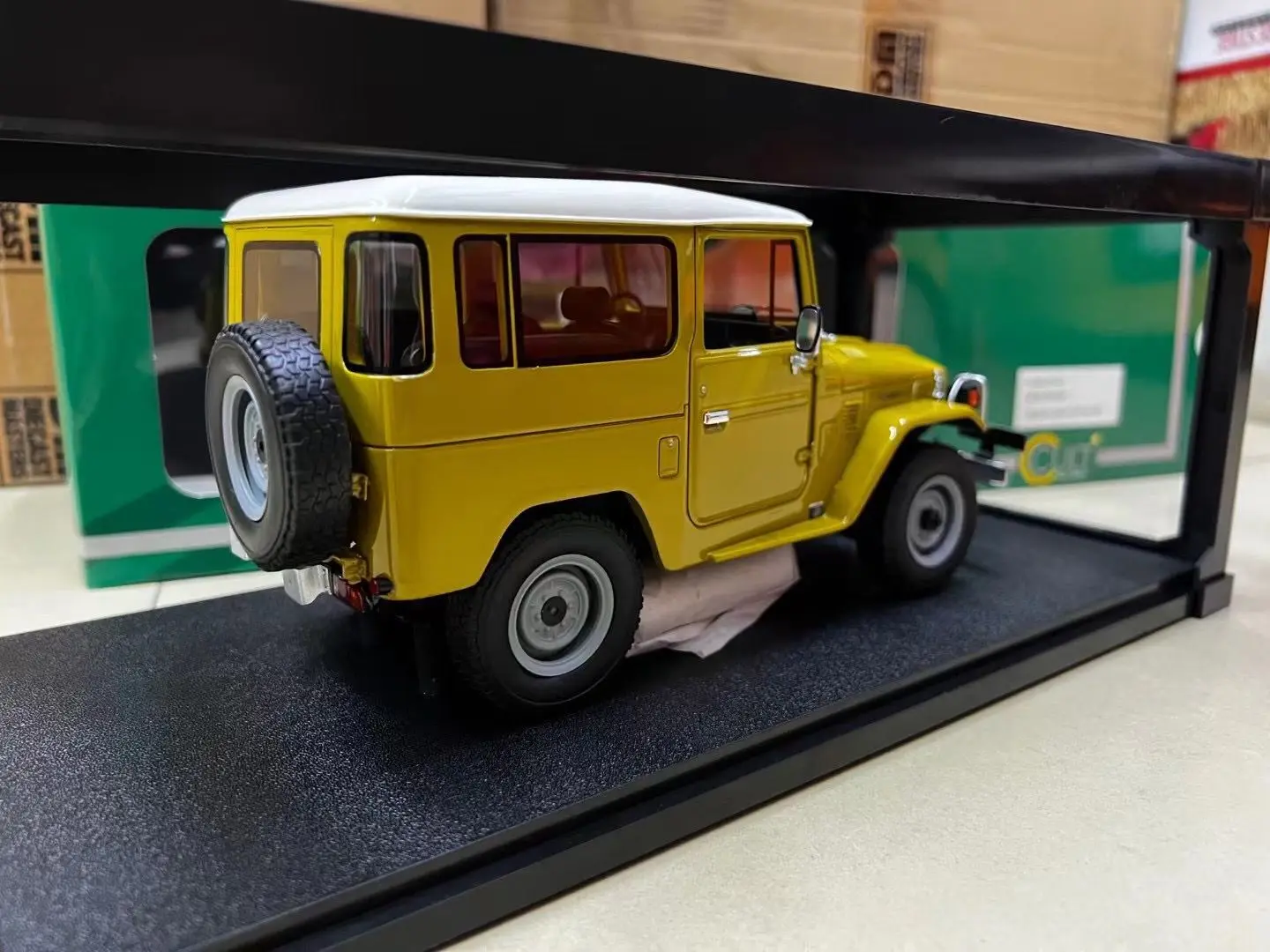 Cult Modellen! 1:18 Schaal Hars Model Auto Land Cruiser Fj40 Suv Nieuw In Doos