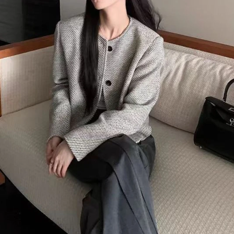 2025 New Striped Jacket Vintage Crew Neck Single-Breasted Top Women's Striped Loose