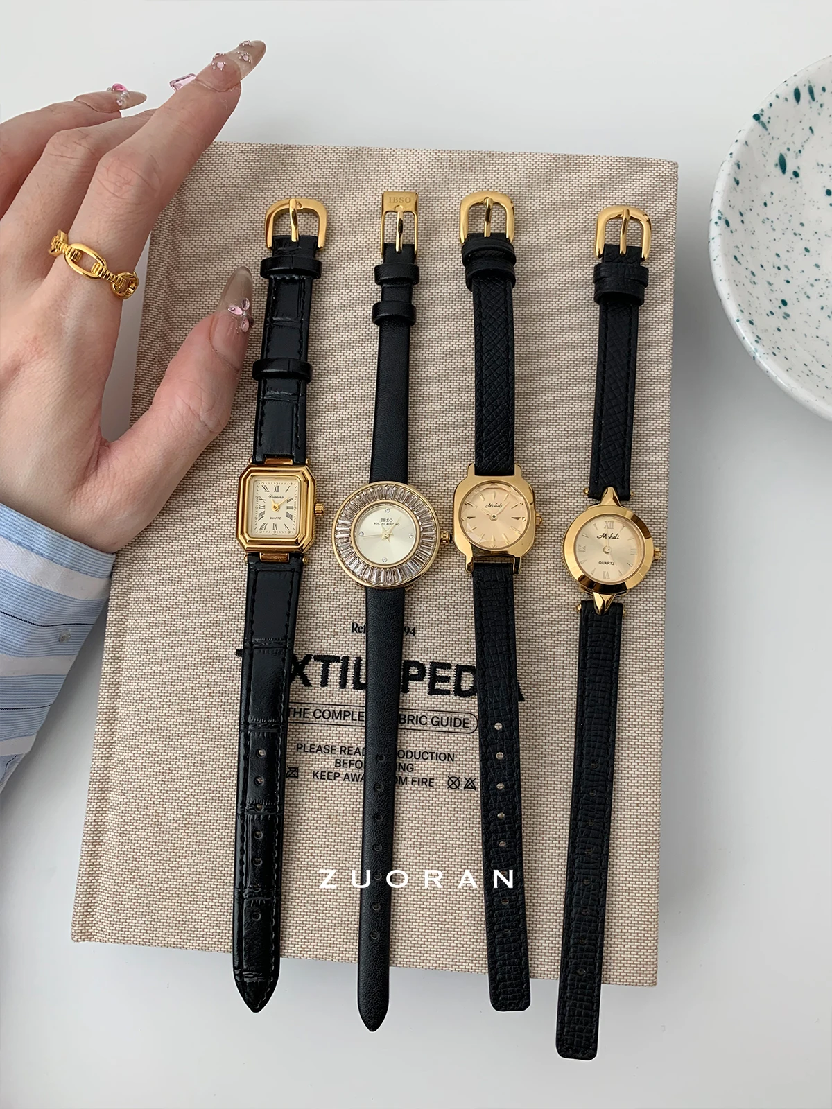

Black and gold high-end fashion light luxury casual commuter temperament leather ladies quartz watch ladies high-end watch
