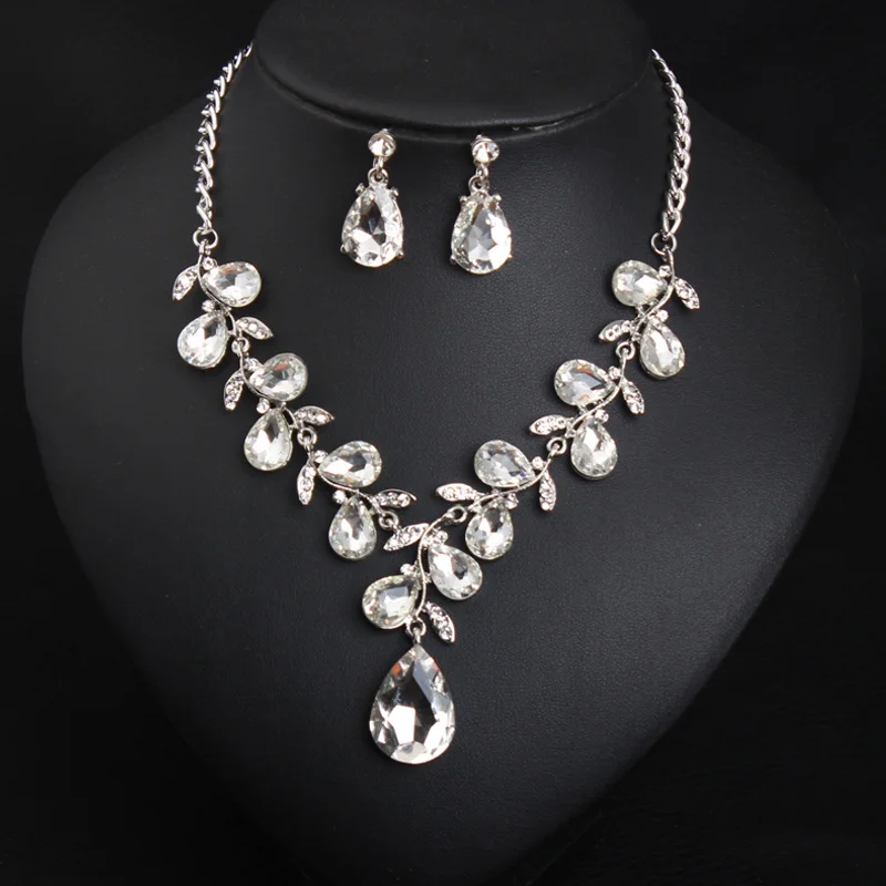 Environmental-friendly alloy large crystal necklace and earrings set. High-quality waterproof jewelry. Gift for your wife.