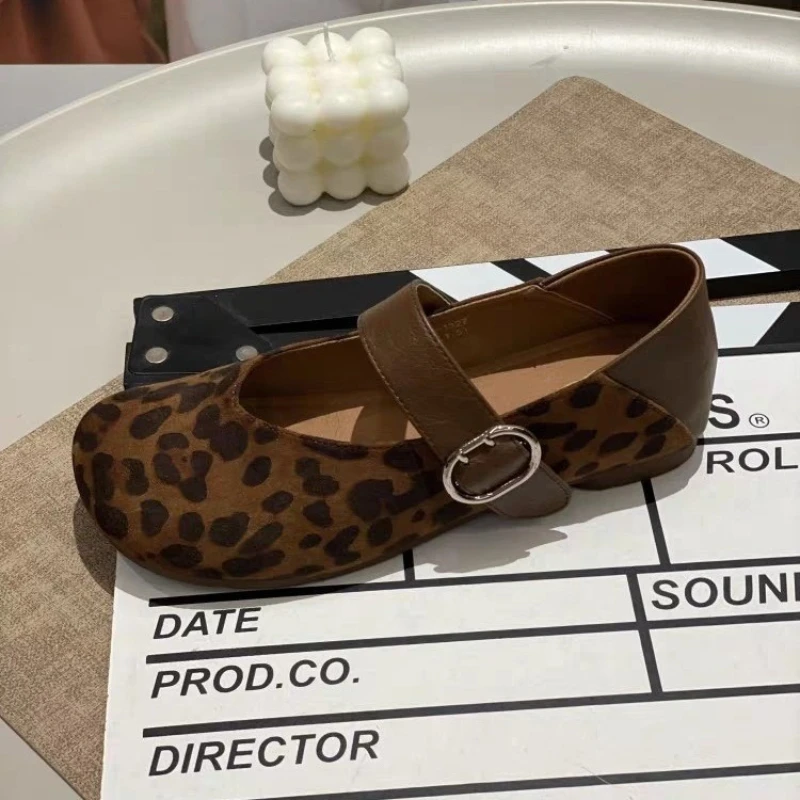 Sommerliche Damen-Freizeitschuhe: Luxuriöse Mary Jane Schuhe mit runder Zehenpartie und Schnalle – Neue Mode 2026 mit Leopardenmuster – Detail 10