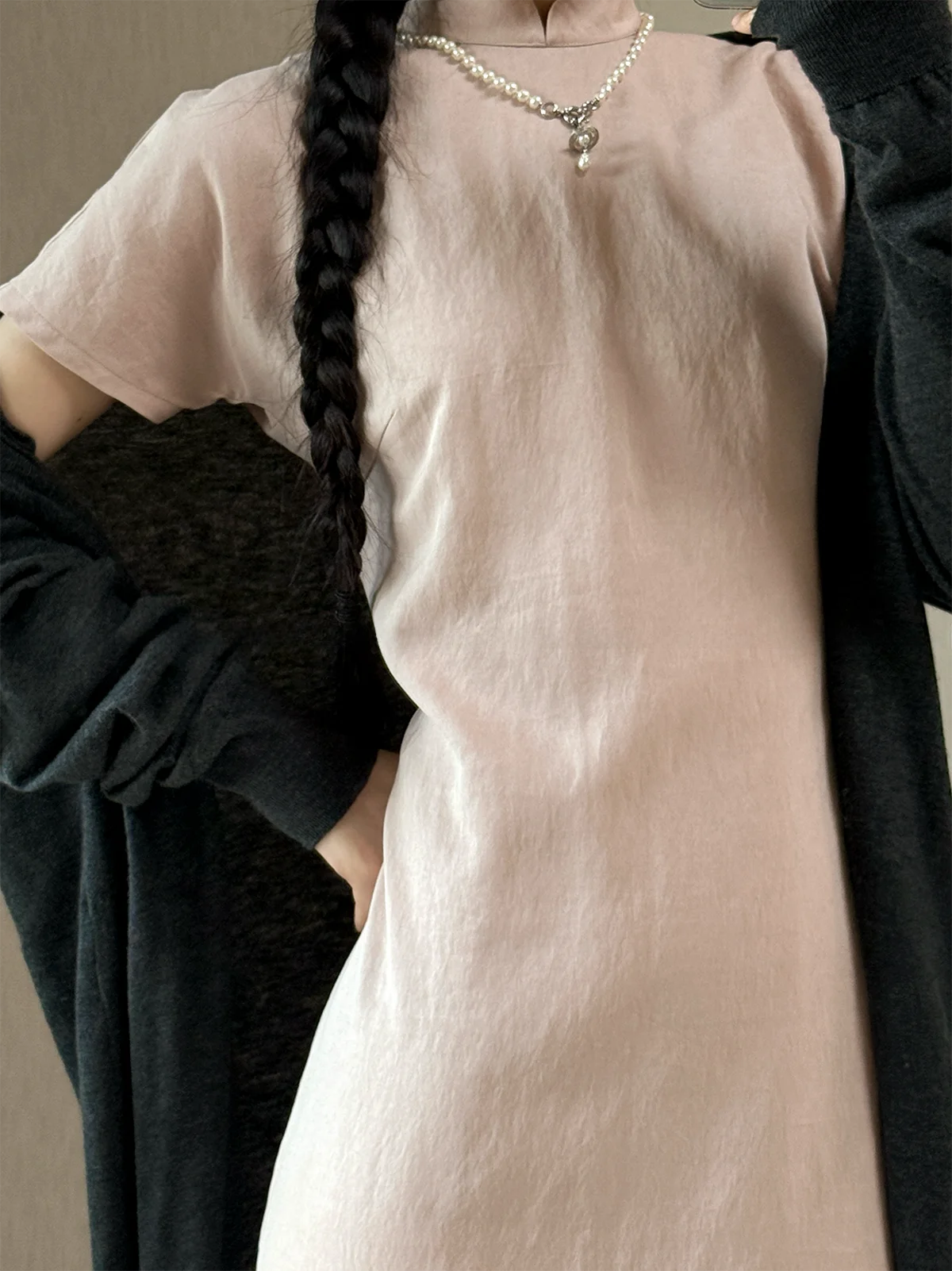 

Xu Zhi Xing Soft Mist Pink ort Sve l Texture Long Dr Simple Sle Повседневная одежда с низким разрезом Китайское происхождение