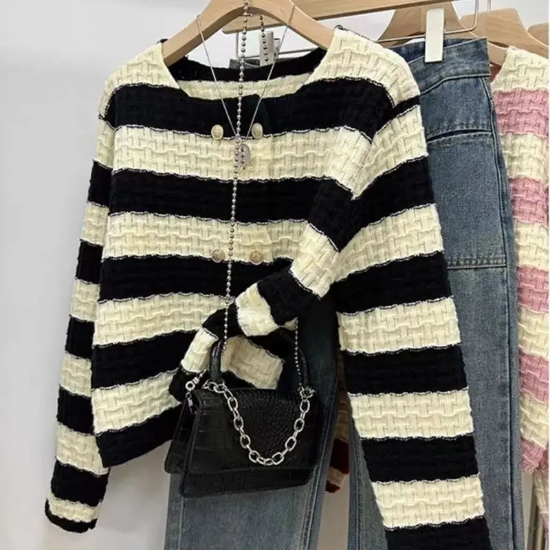 2023 Autumn Winter New Fashion Stripe Loose Button O-neck Long Sleeves Office Lady Basics Casual Leisure Knitted Female Coat
