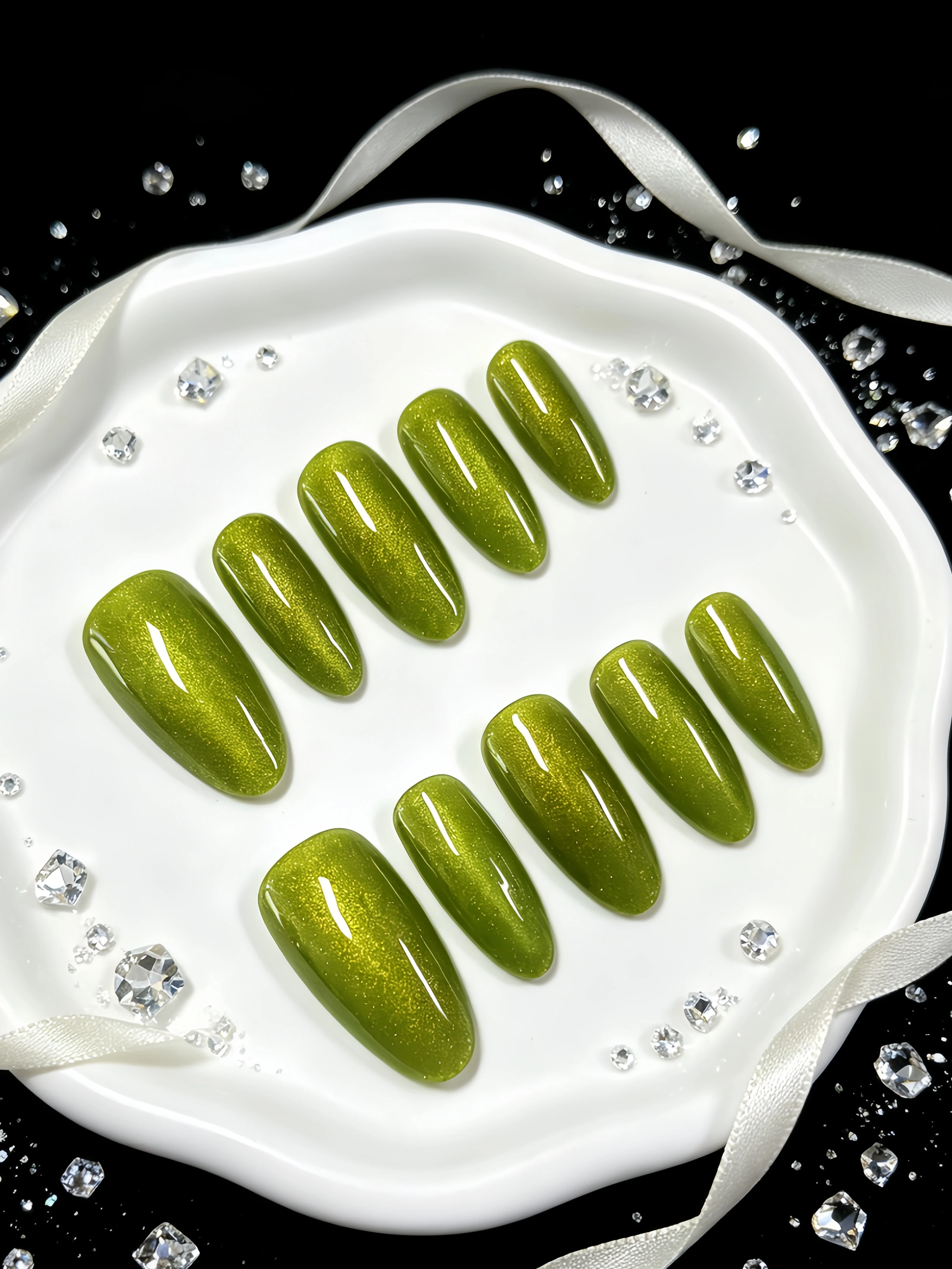 10 Pieces of Almond-Shaped Nails, Green Cat-Eye Silver Glitter Press-On Nails, Simple and Fresh Style Solid Color Artificial Nails, Suitable for Students, Office Workers, Mature Women, Sweet Girls, for Daily Study, Workplace, Campus Life, Press-On Nails, Suitable for Dating, Travel, Seaside Vacations, Graduation Season, Afternoon Tea, and Girls' Gatherings, Nail Stickers, Includes One Jelly Glue and One Nail File