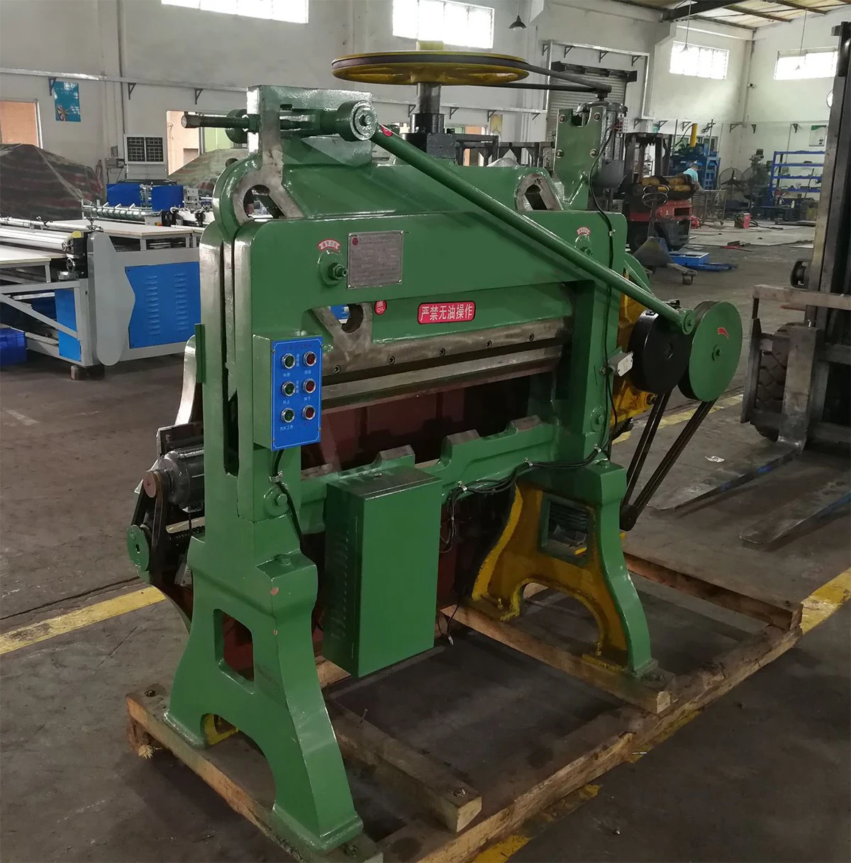 QK-J940 Venta caliente Plataforma grande Papel simple Máquinas troqueladas de papel simple Precio