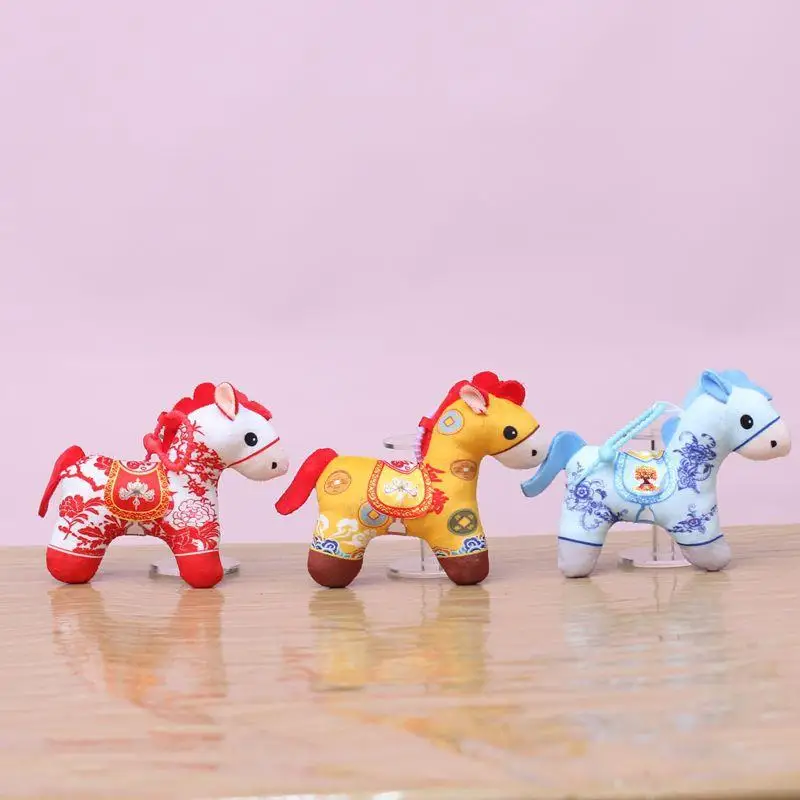 1 pçs dos desenhos animados pônei boneca decoração bonito saco pingente 2026 ano novo chinês mascote cavalo de pelúcia chaveiro presentes