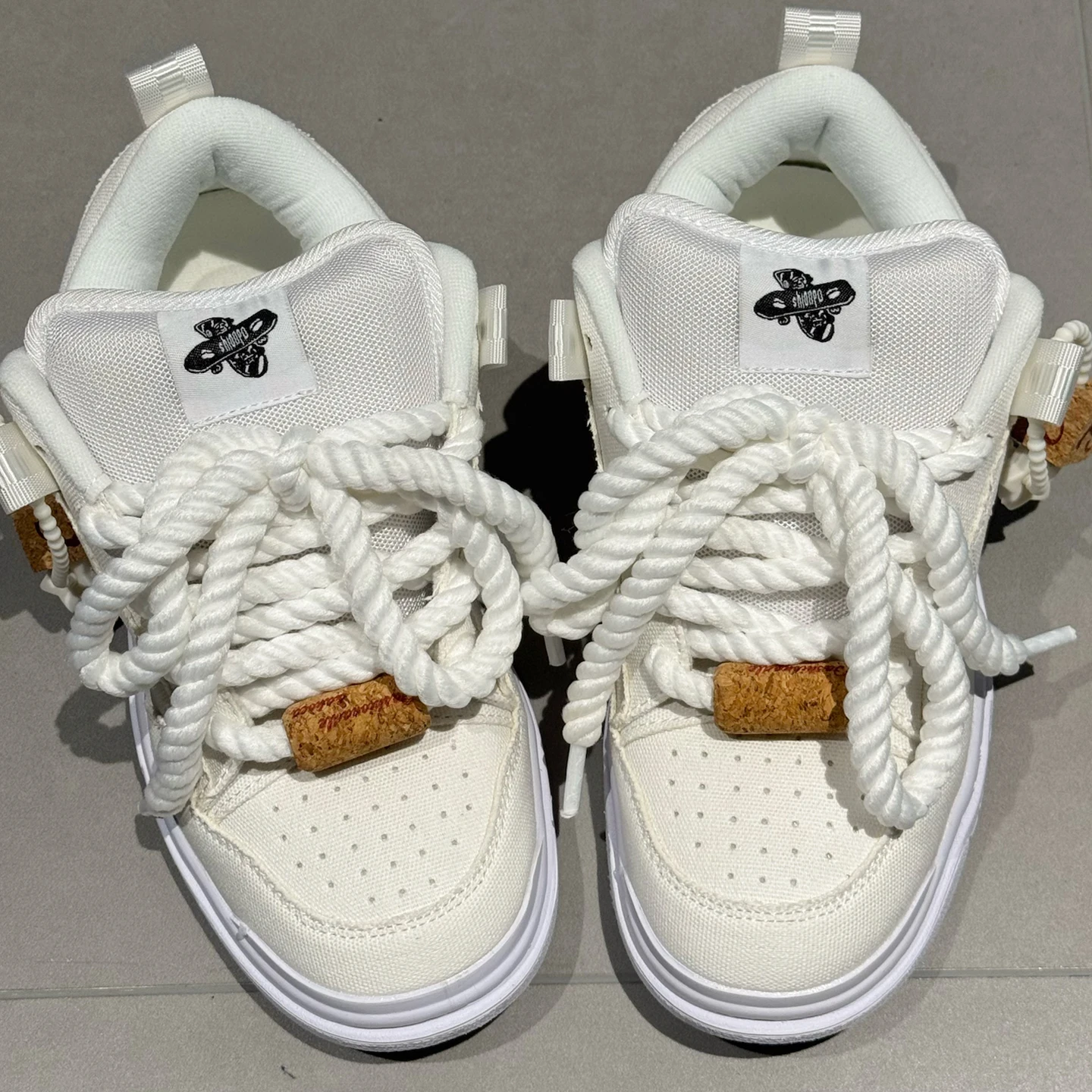 

Simple Design White Sneakers, Thick-Soled White Loafers, Large Size Commuter Shoes for Men, Wear-Resistant Casual Shoes, Breathable Versatile Casual Sneakers