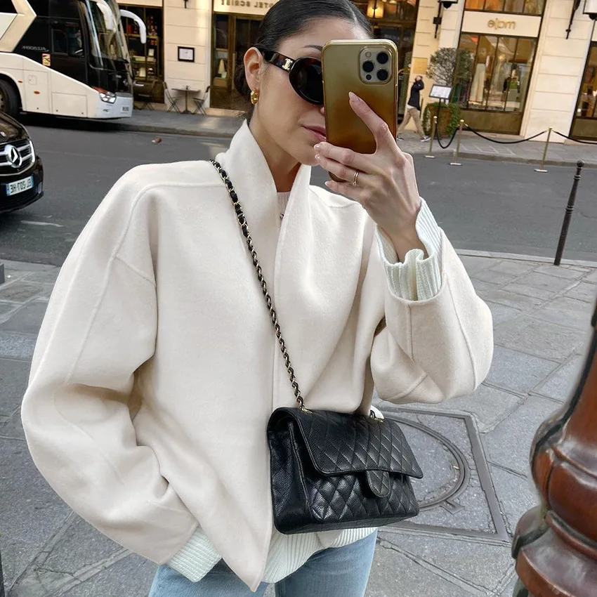 

Women's White Fashion Jacket Loose Turtleneck Stylish Short Coat Elegant Commuter Warm Top New Style for Spring and Autumn
