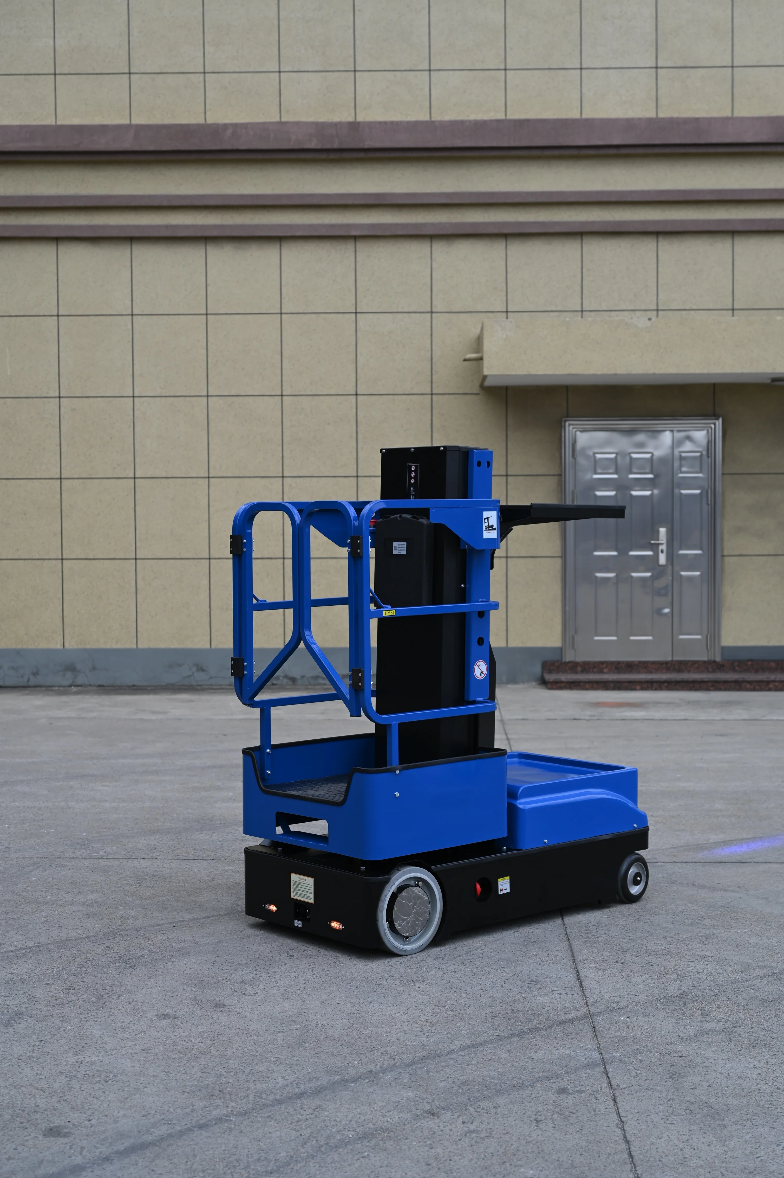 YG Electric Aerial Order Picker Factory Price 3000/4000mm Lifting Height Warehouse Stock Picking Platform For Sale