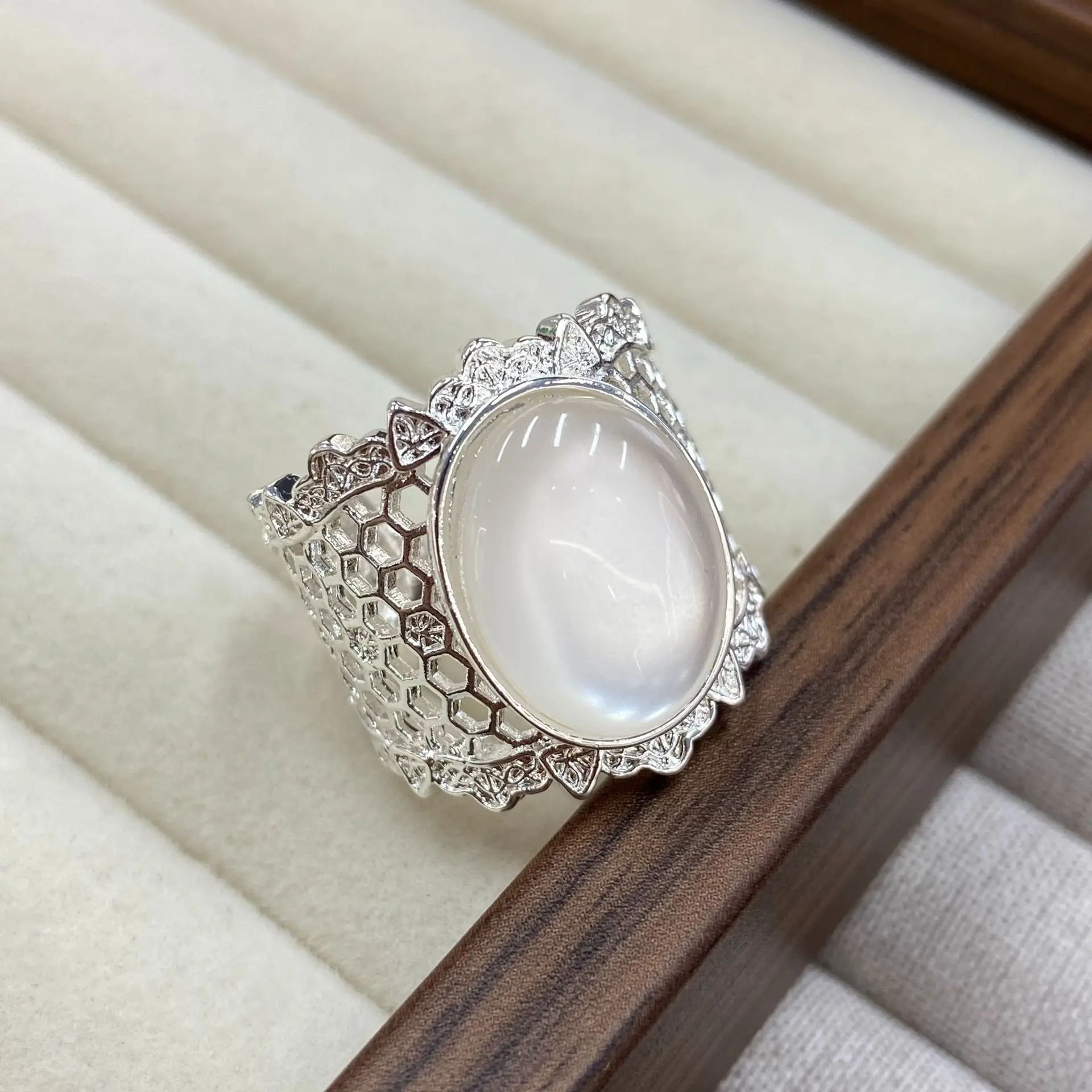 Elegant Hollow-out Cat Eye Adjustable Open Band Ring Luxury Ladies Daily Banquet Charm Accessory