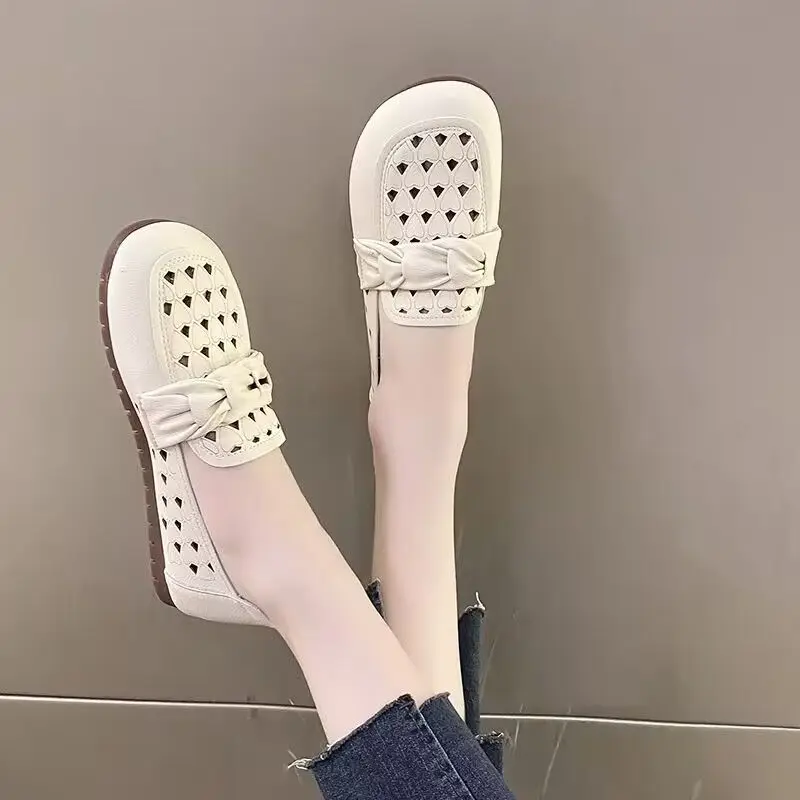 

Новые летние перфорированные лоферы из мягкой кожи на плоской подошве, бежевые, для повседневной носки, коллекция 2026 года