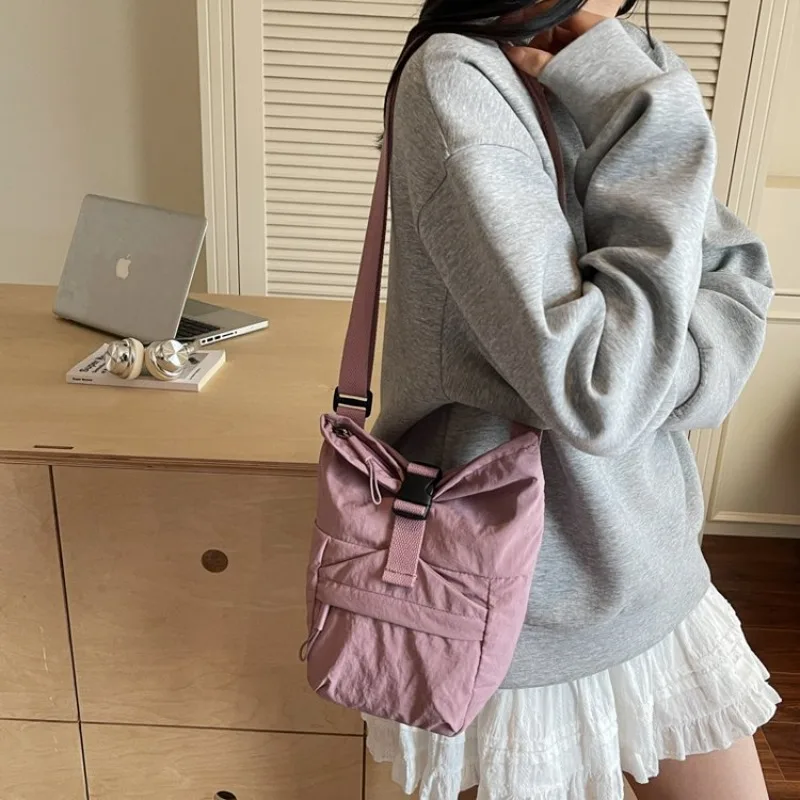 

Оригинальная дизайнерская сумка для подгузников для женщин, кожаная сумка через плечо, роскошная винтажная сумка-тоут, минималистичная, вместительная, элегантная, модная.