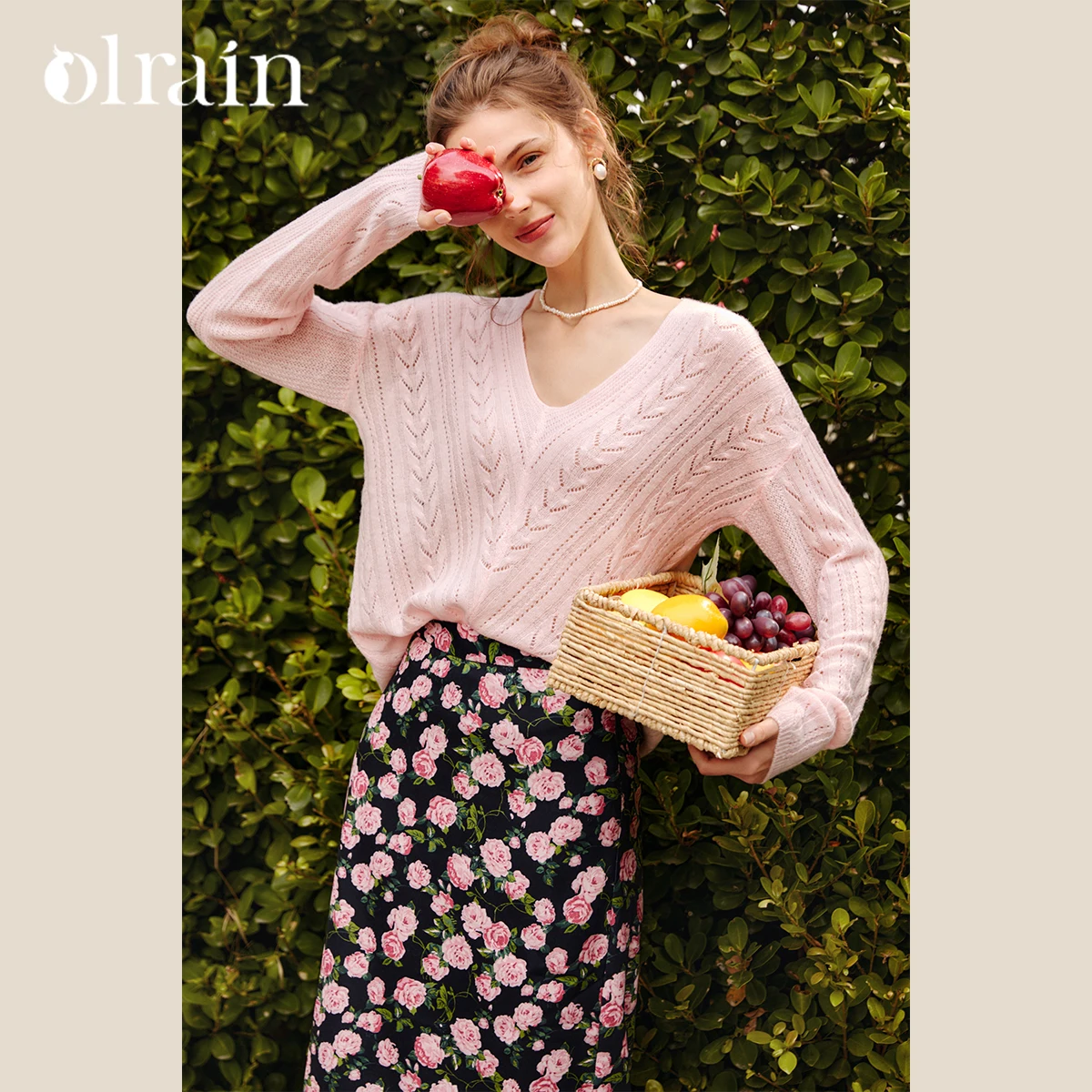 

OLrain французский пуловер вязаный свитер женский осень 2025 ленивый ветер с v-образным вырезом удобный мягкий повседневный свободный вязаный топ O57QZ58655