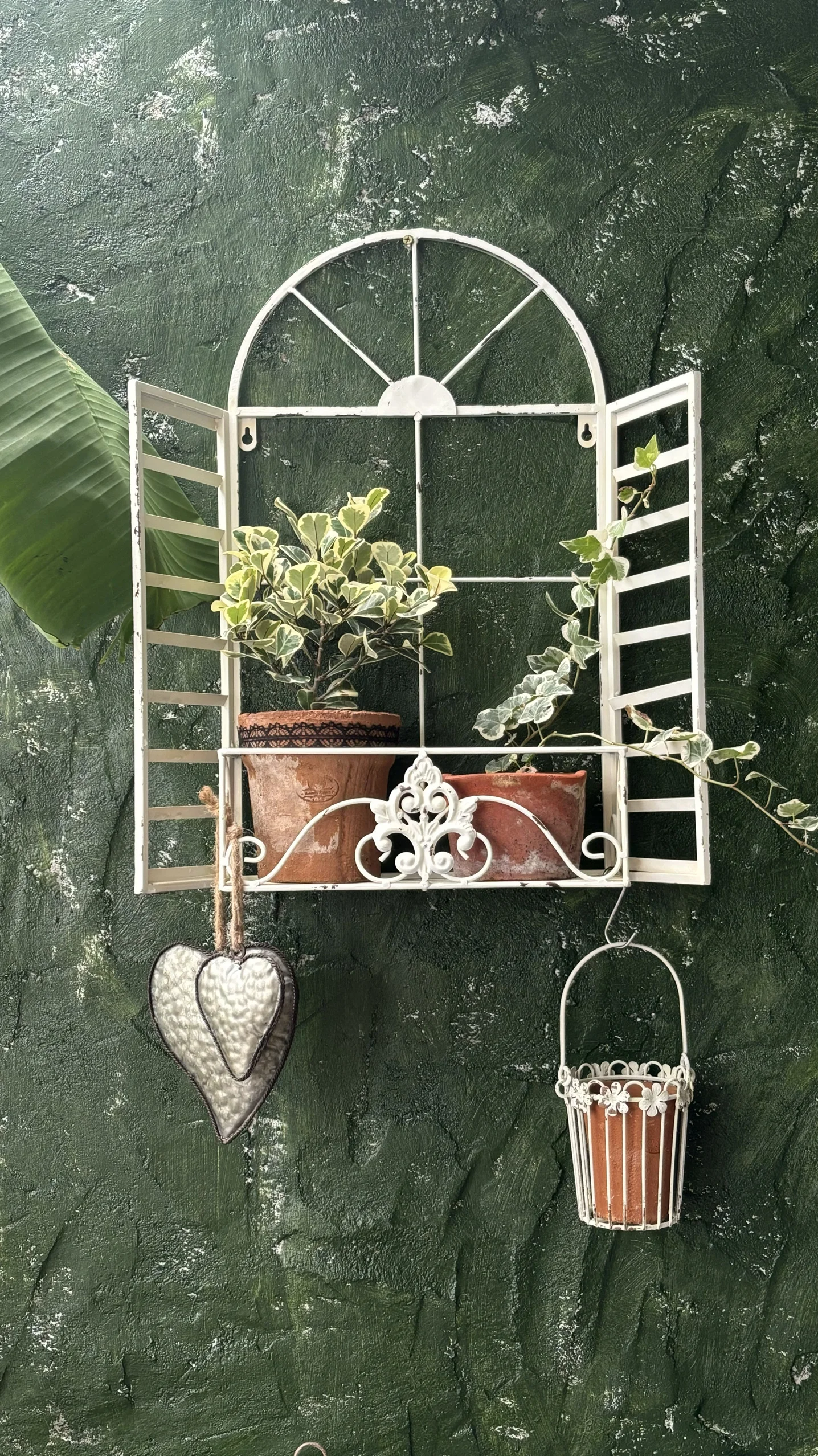 

Gardening groceries, garden decoration, wrought iron old white window fake window ornament flower stand