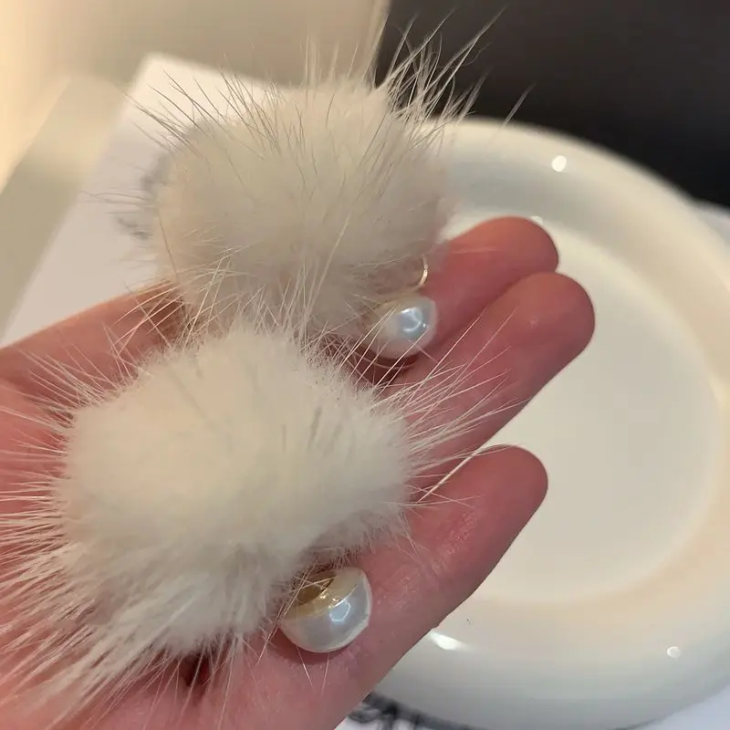 الحلو الأبيض القطيفة الكرة وأقراط للنساء لطيف شعر أنيق لؤلؤة القلب جولة الهندسة Y2K اكسسوارات الأزياء والمجوهرات