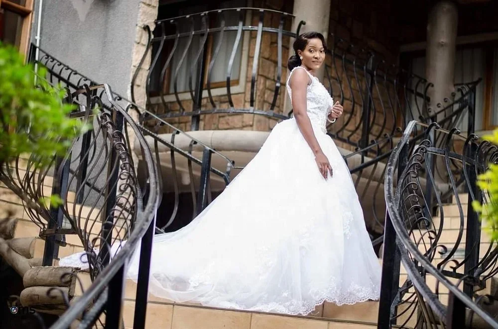 Customized White Tulle Sweep Train Appliqued Ball Wedding Dress Lace Sweetheart Bridal Gown Custom