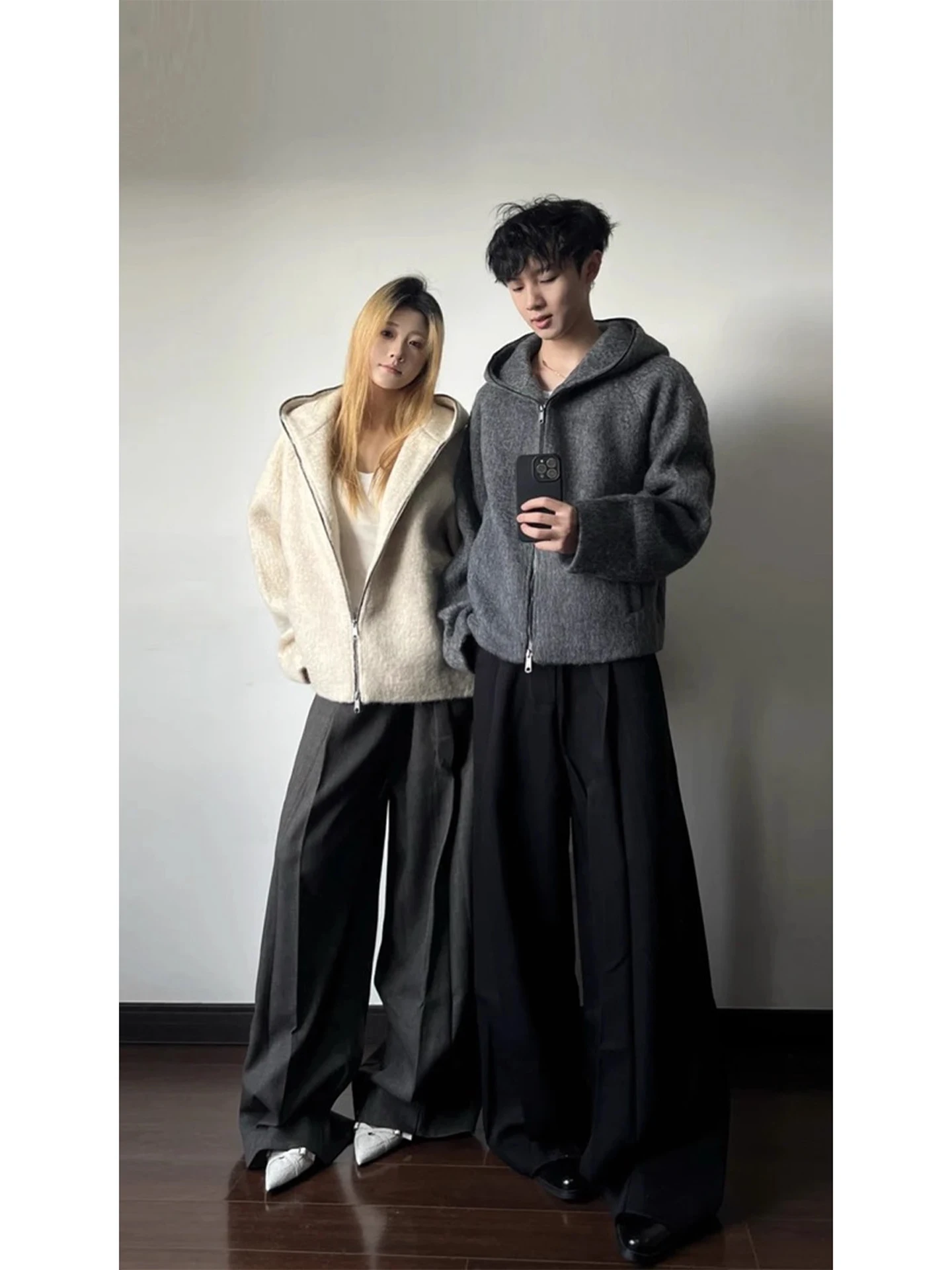 

Темно-серая кашемировая куртка на молнии с капюшоном, утепленная, унисекс, осенне-зимняя, в стиле Cleanfit, комфортная, мягкая, из полиэстера, трикотажная.