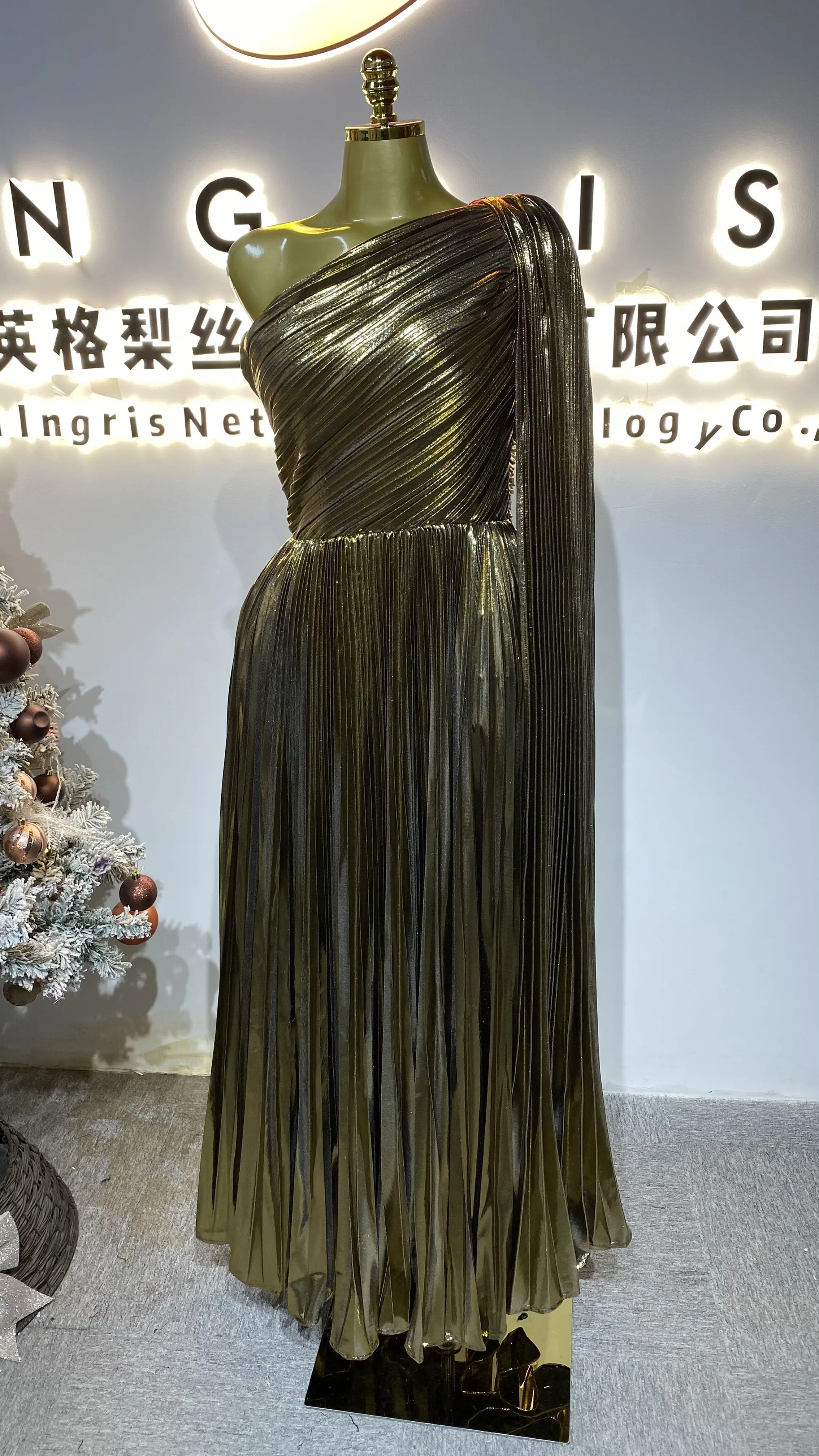 

Summer 2025 New Fashionable, Elegant, Sexy Off-Shoulder Backless Sleeveless Long Women's Dress-GZXX371