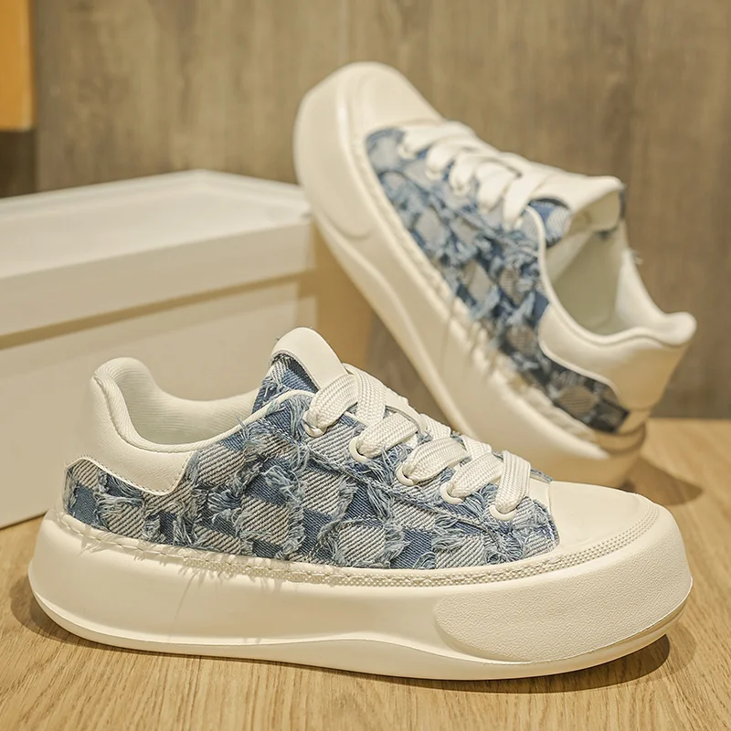 

Мужская повседневная обувь – это модно, универсально и легко сочетается с уличной туристической обувью.