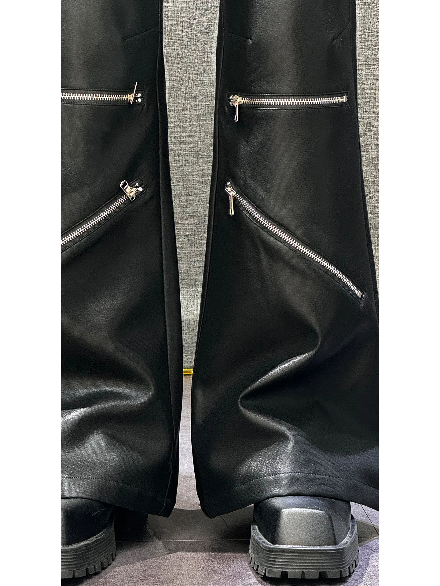 2025 New Fashion Trend Heavy Stitching Knee Zipper Flared Pants High-end Design Unique Personality Long Pants for Men