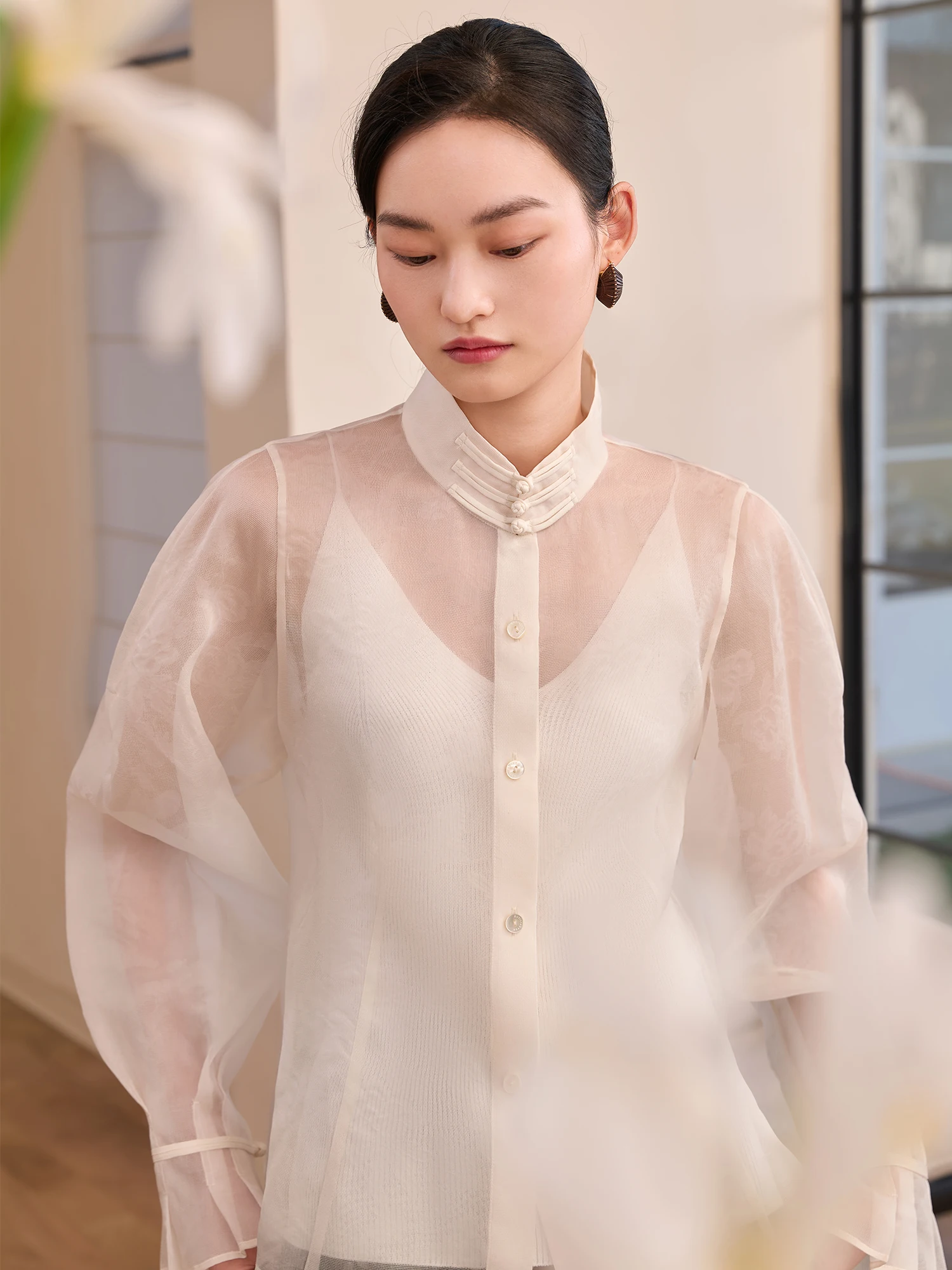 

RuiLan Spring New Style Embroidered Silk Chiffon Women's Shirt Chinese Style One-Row Button up Top Breathable Long Sleeve