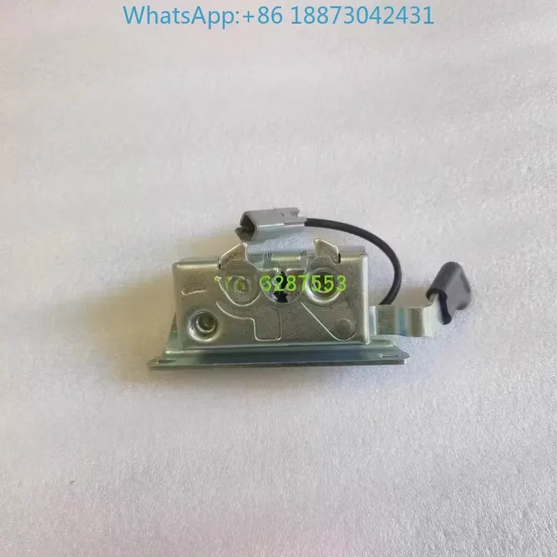 Sliding loader door lock 7109661