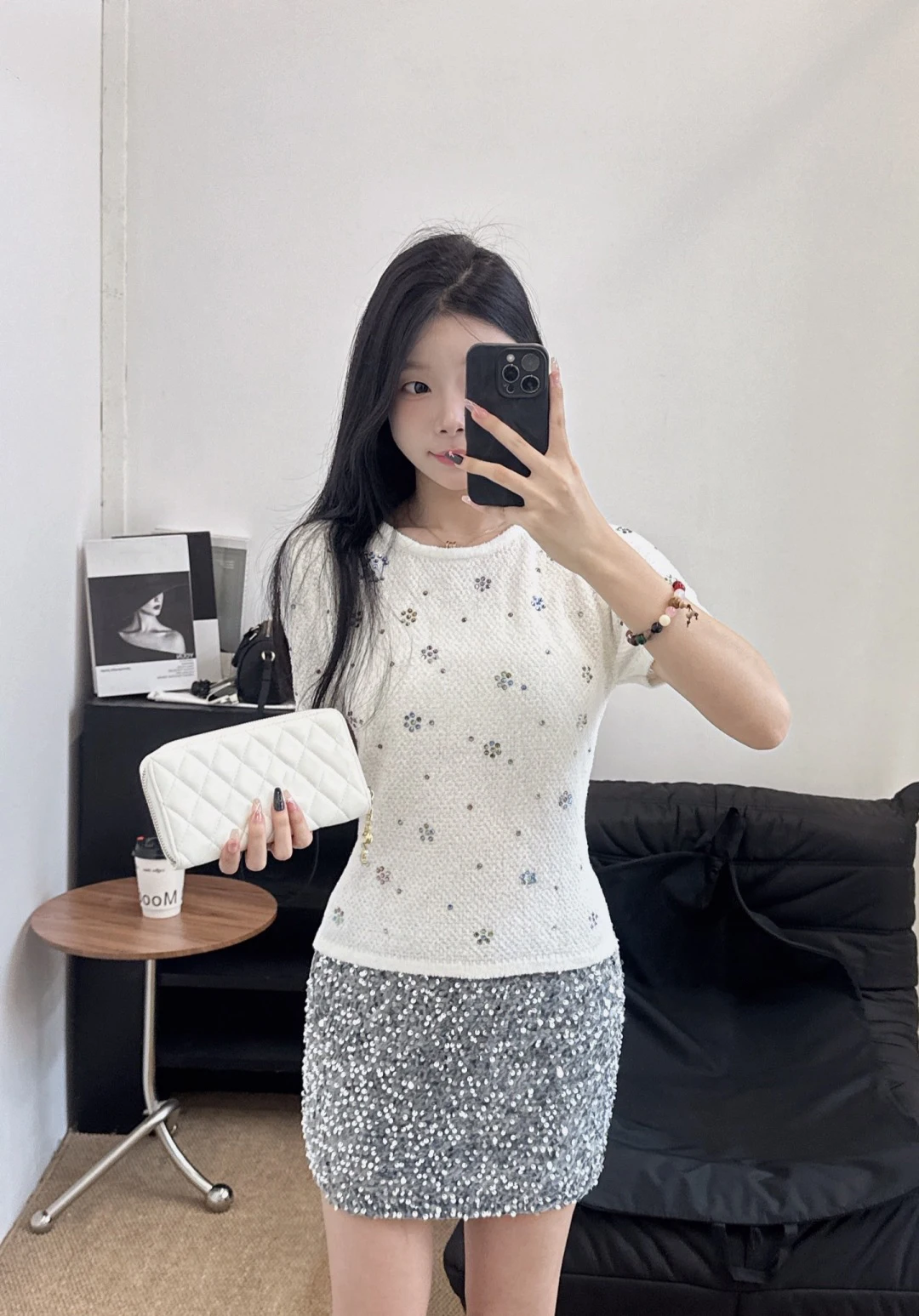 وصل حديثًا لربيع وصيف 2026 – تي شيرت نسائي منسوج برقبة دائرية وأكمام قصيرة بتصميم كاميليا ملون من حجر الراين #1