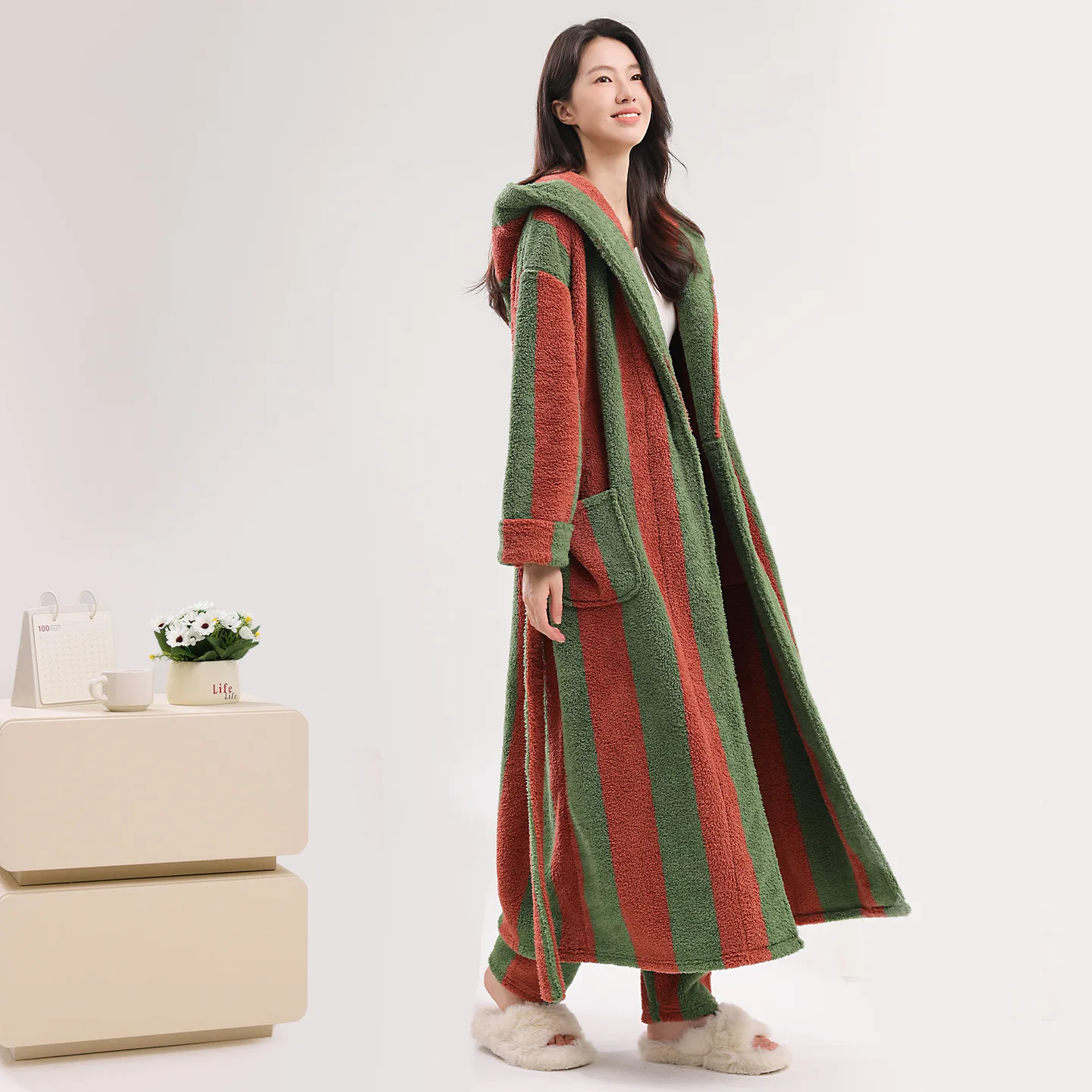 Women Winter Hooded Extra Long Coral Fleece Striped Bath Robe Luxury Peignoir Warm Dressing Gown Men Bathrobe Wedding Robes