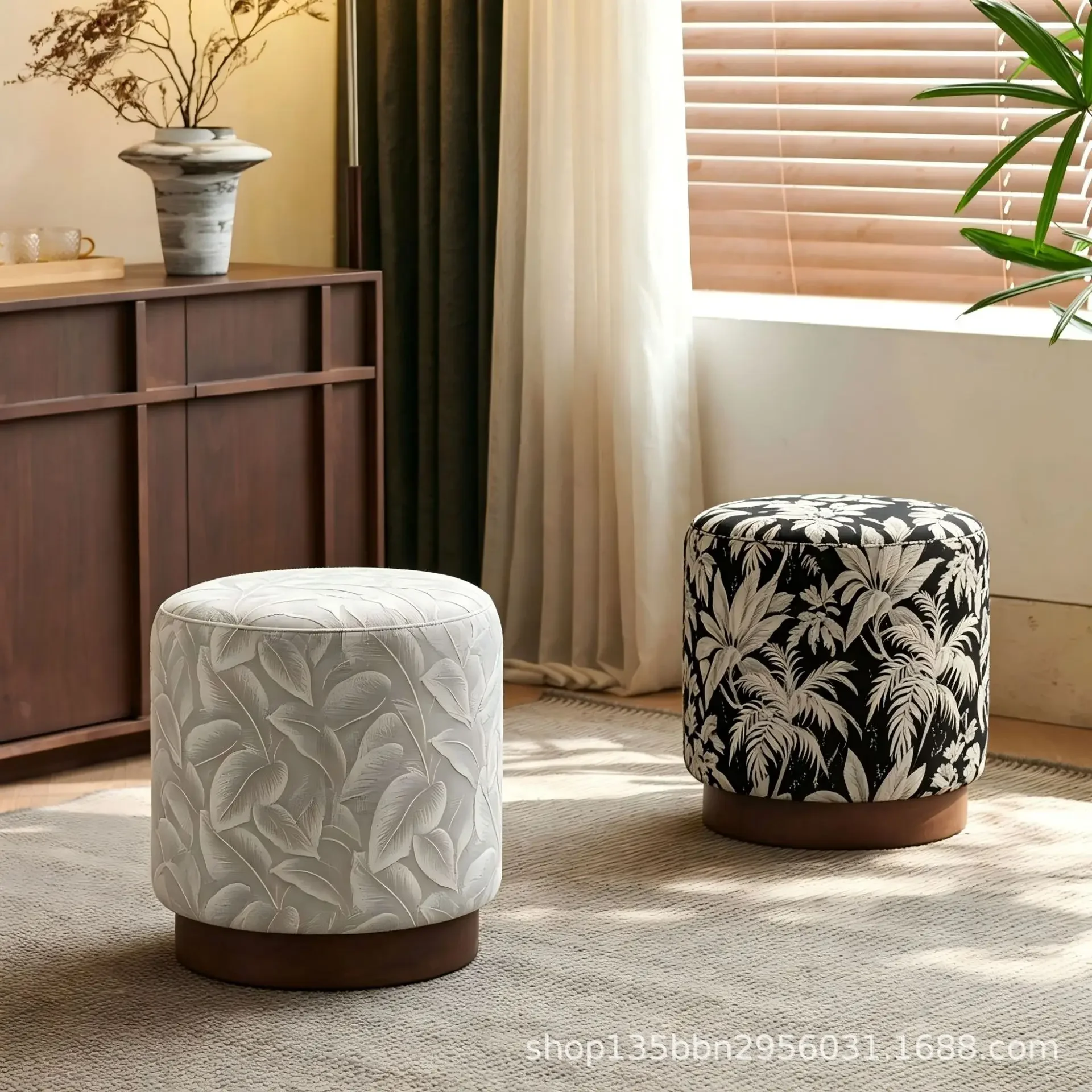 HT  French retro solid wood dressing stool makeup stool round stool dressing sofa hair  shoe changing