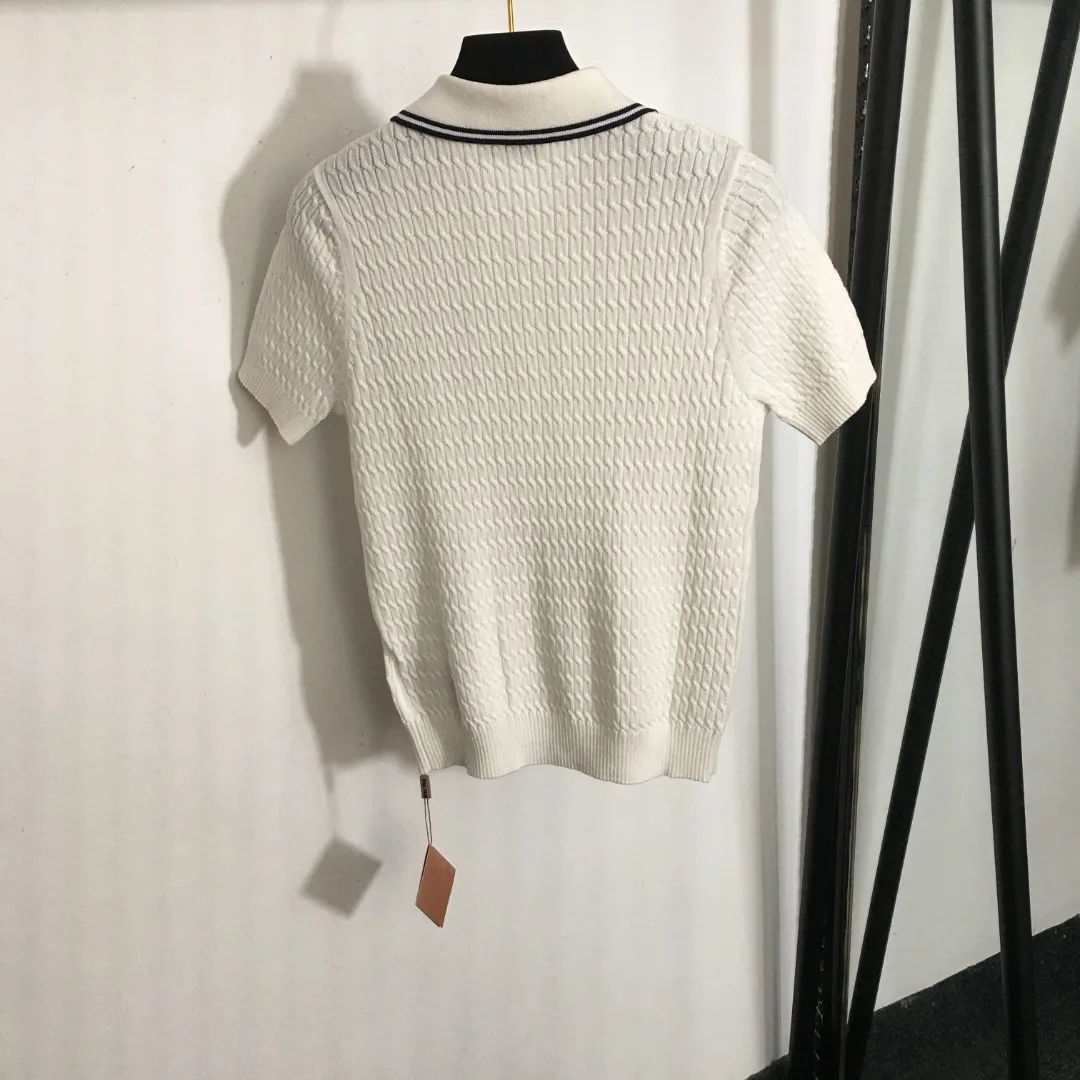 

Letter Polo Neck Short Sleeve Fried Dough Twists Knit fashion Versatile Soft and comfortable Girlish style Light luxury grace