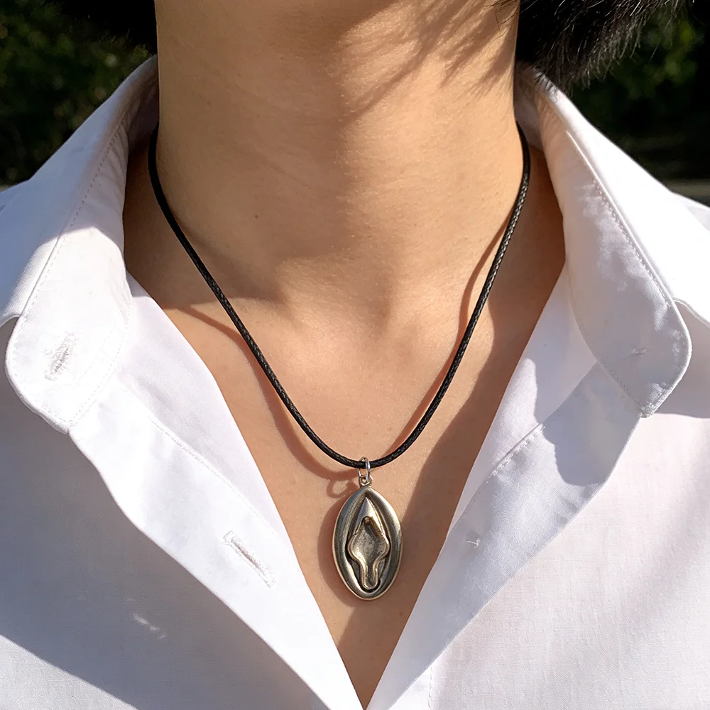 Orgasm Pendant Necklace Woman Genitalia Necklaces Individual Sexy Jewelry Gifts for Men Woman Creative Punk Accessories