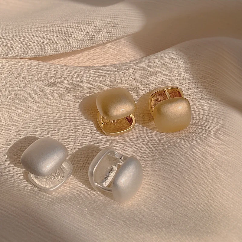 

Модные серьги с матовой текстурой и геометрическим узором для женщин, в японском и корейском стиле, элегантные, легкие, роскошные, универсальные.