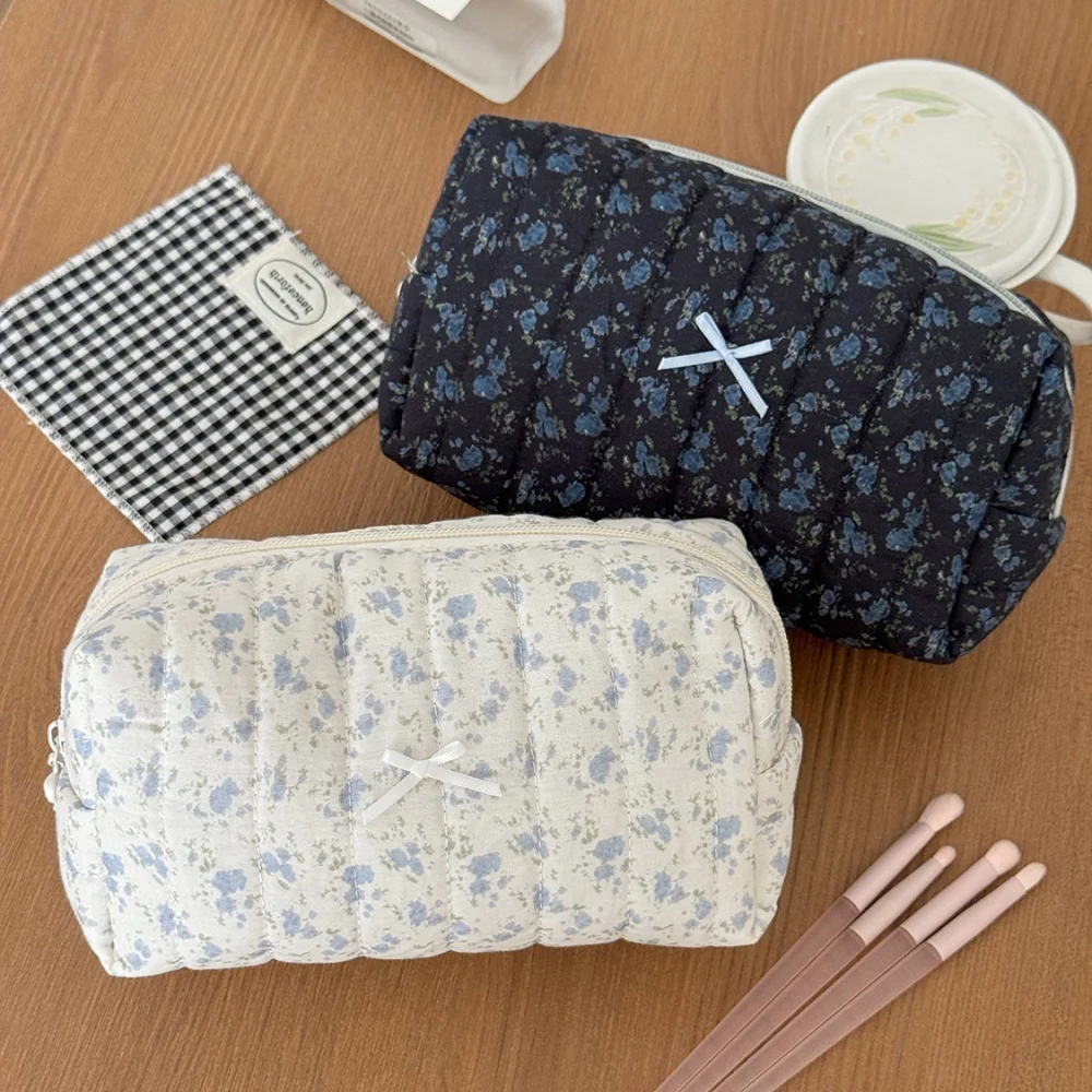 Black White Dark Floral Makeup Bag Minimalist Fresh Style Cosmetic Storage Portable Travel Organizer Pouch for Girls Students