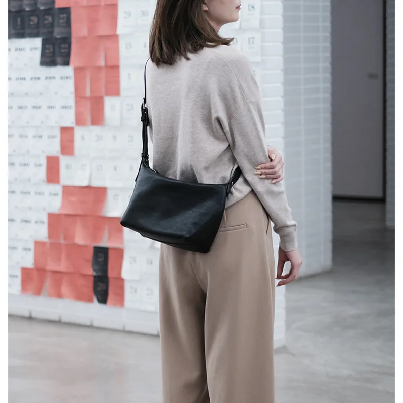 High-end retro leather, women's crossbody dumpling bag, light and small shoulder bag, trendy versatile casual women's bag
