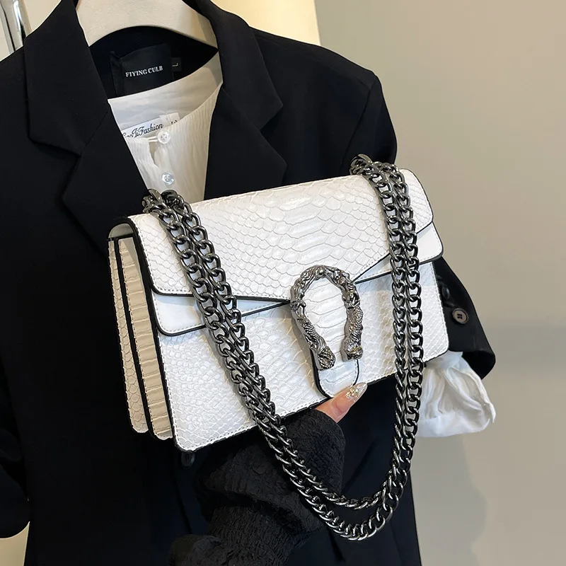 

Women's Crocodile Embossed Chain Bag - Stylish Casual Shoulder Crossbody | Fashion Embossed Handbag