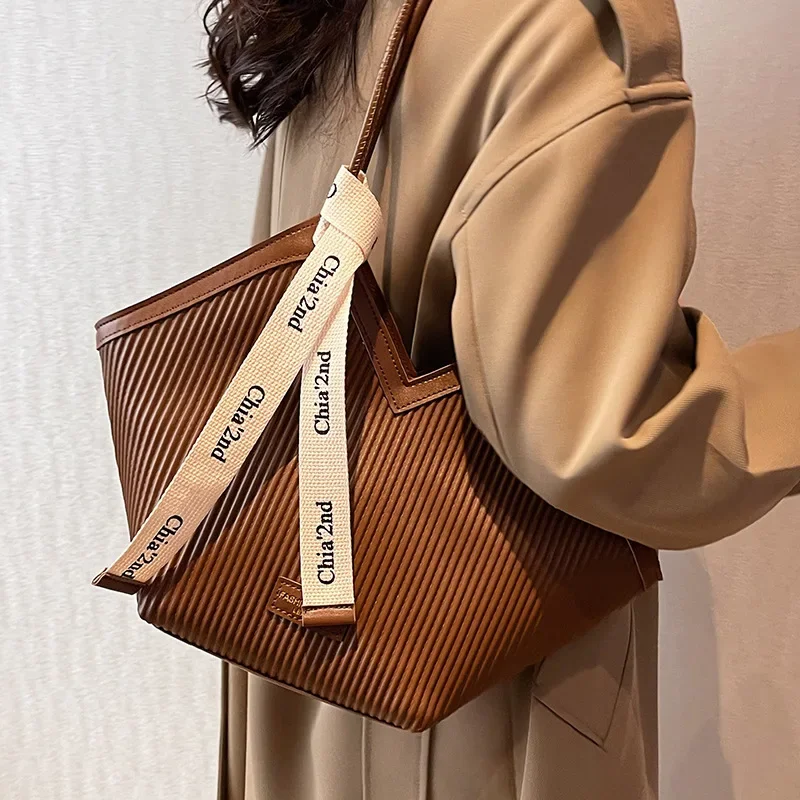 2023 Fashion Stripped Women's Shoulder Bags Korean Style Solid Color Bucket for Student 2023 Autumn New Office Lady Handbags