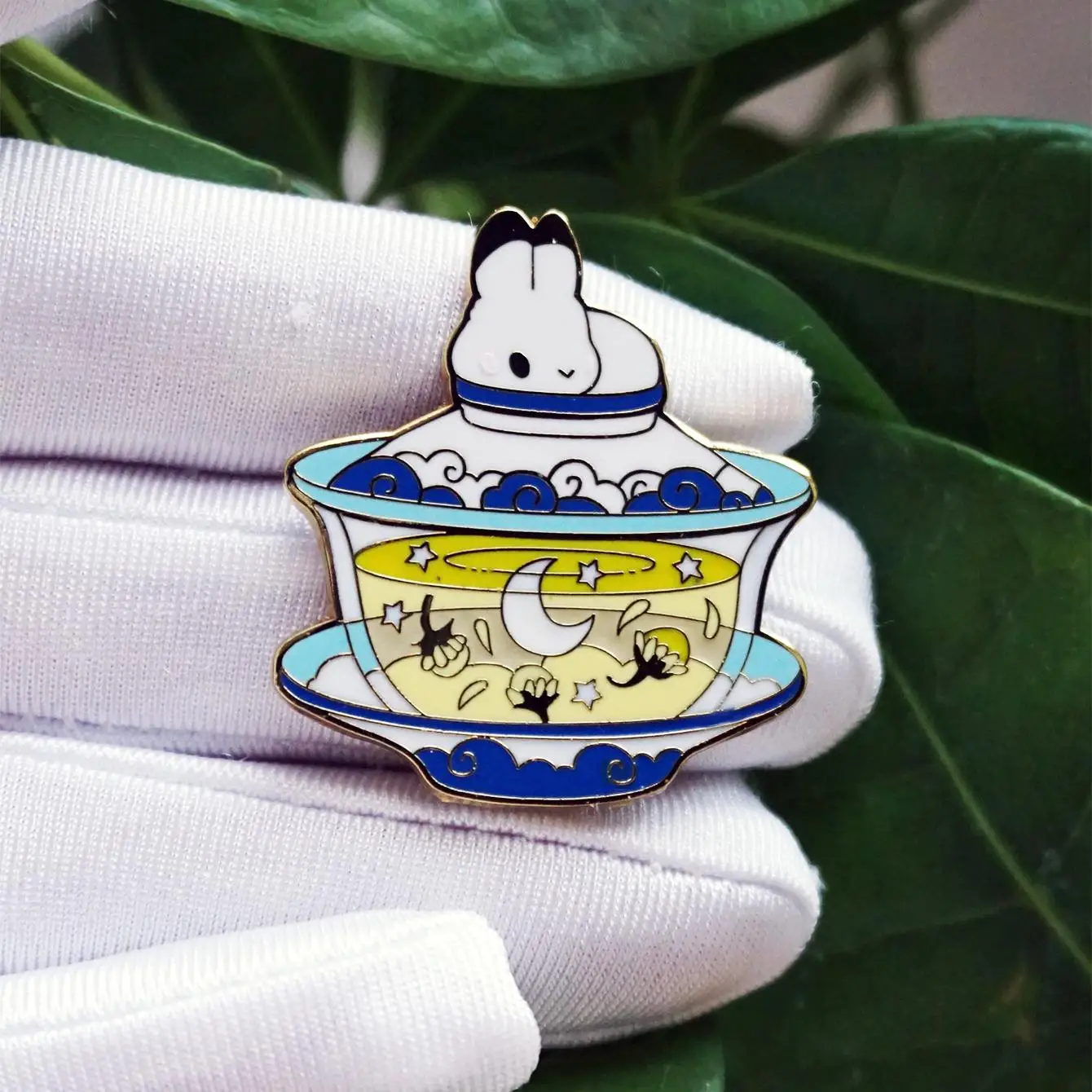 Cute Porcelain Gaiwan Bunny Hard Enamel Pin Animal Badge Brooch for Jewelry Accessory Gifts for Women Girls