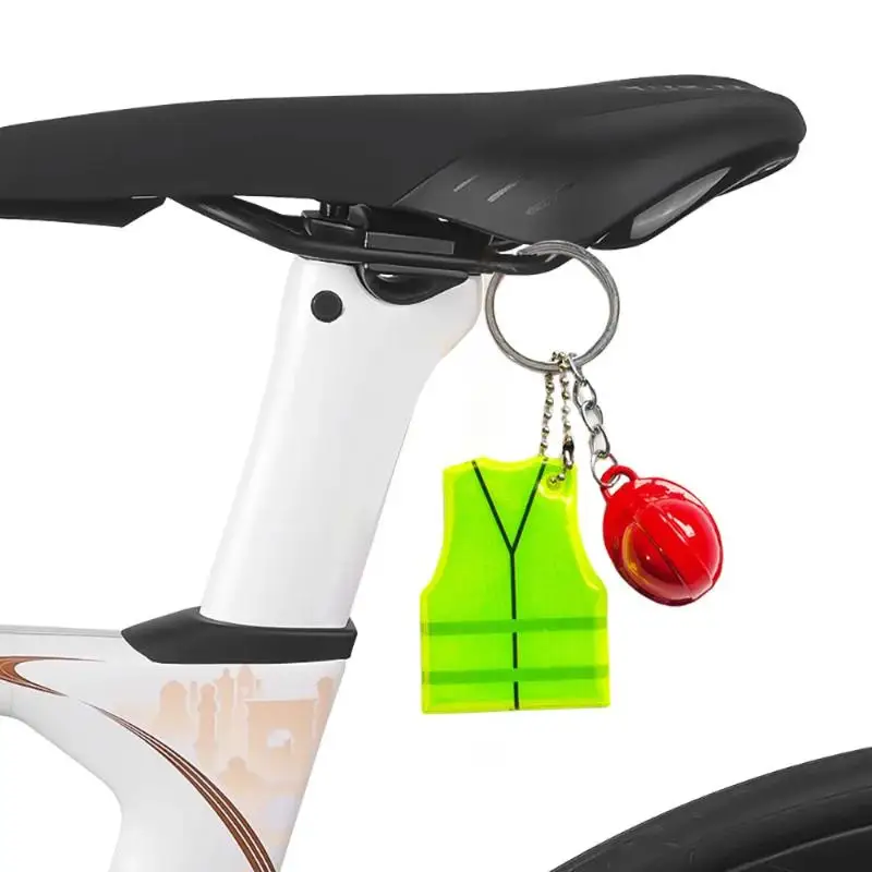 Kreativer Schlüsselanhänger in Form einer Weste und eines Schutzhelms, reflektierender Anhänger für Nachtfahrten, für Rucksack- und Gepäckzubehör – Detail 11