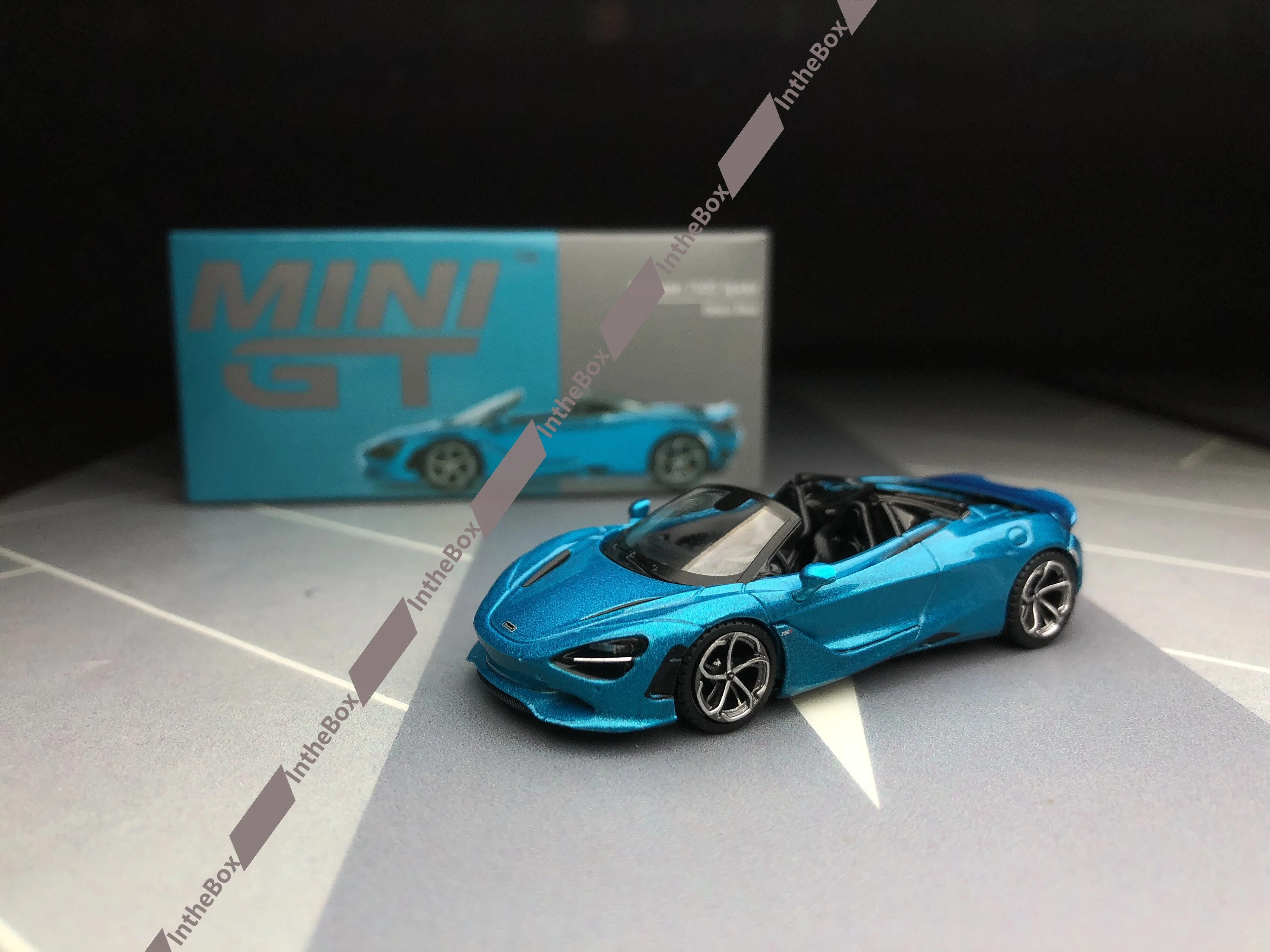 MINI GT 750S Spider Belize Blue # 812 ~ 1/64 Diecast Model Car Collection Limited Edition Hobby Toys